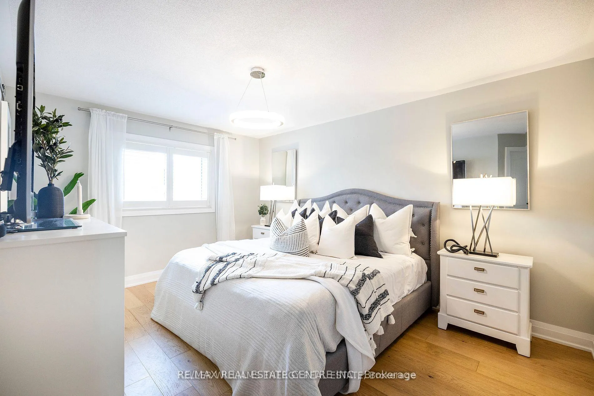 Photo 12 of 36 Padfield Drive, Clarington, Bowmanville — HOMEH
