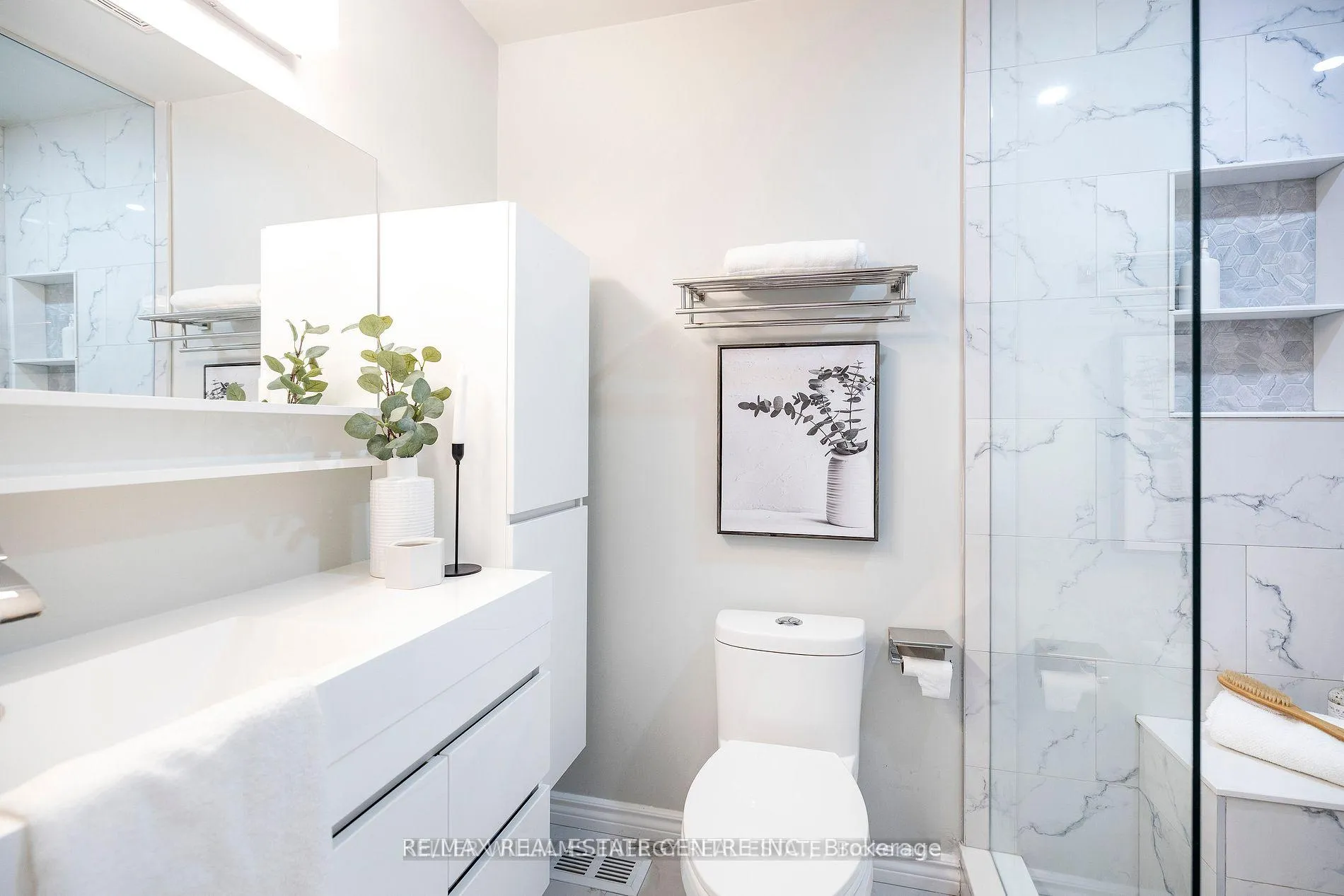 Photo 14 of 36 Padfield Drive, Clarington, Bowmanville — HOMEH