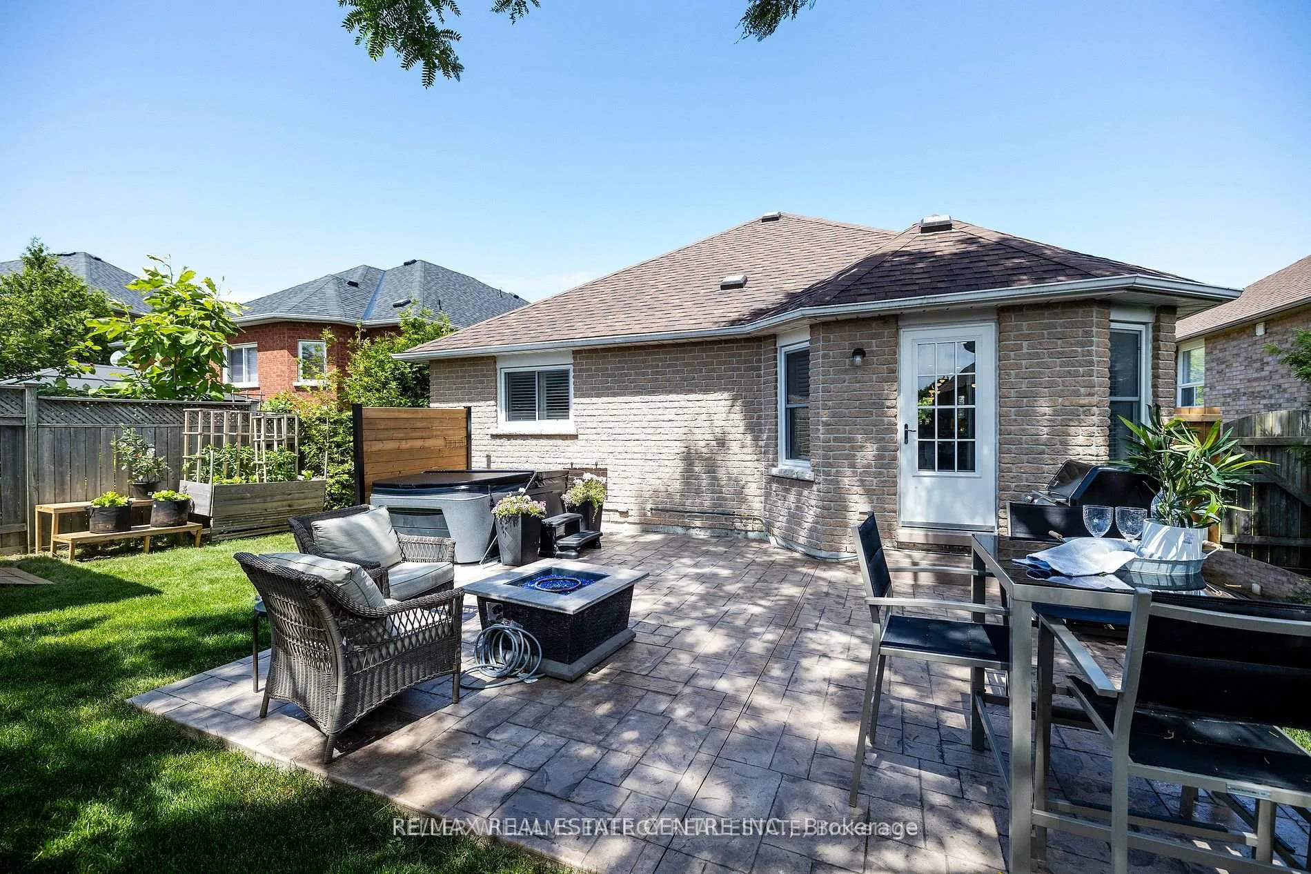 Photo 20 of 36 Padfield Drive, Clarington, Bowmanville — HOMEH