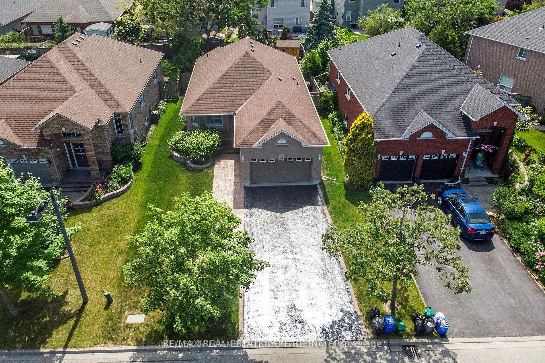 Photo 27 of 36 Padfield Drive, Clarington, Bowmanville — HOMEH