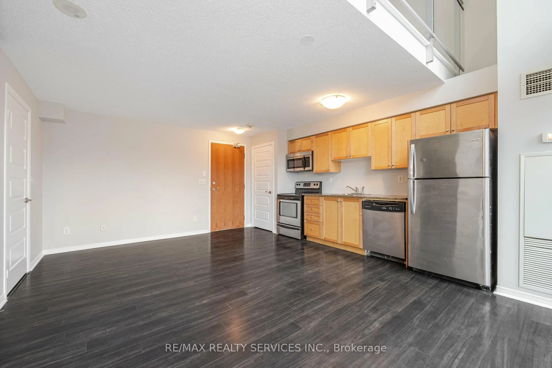 Photo 8 of Unit 211, 215 Queen Street E, Brampton, Queen Street Corridor — HOMEH