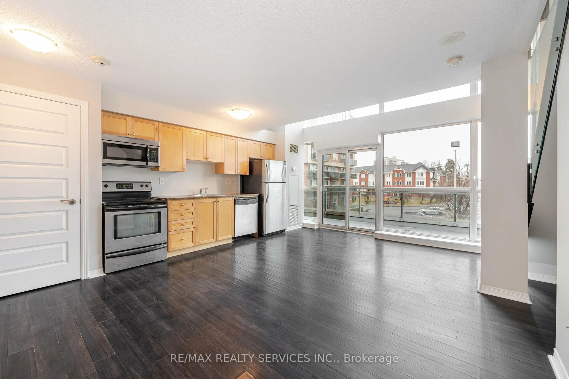 Photo 10 of Unit 211, 215 Queen Street E, Brampton, Queen Street Corridor — HOMEH