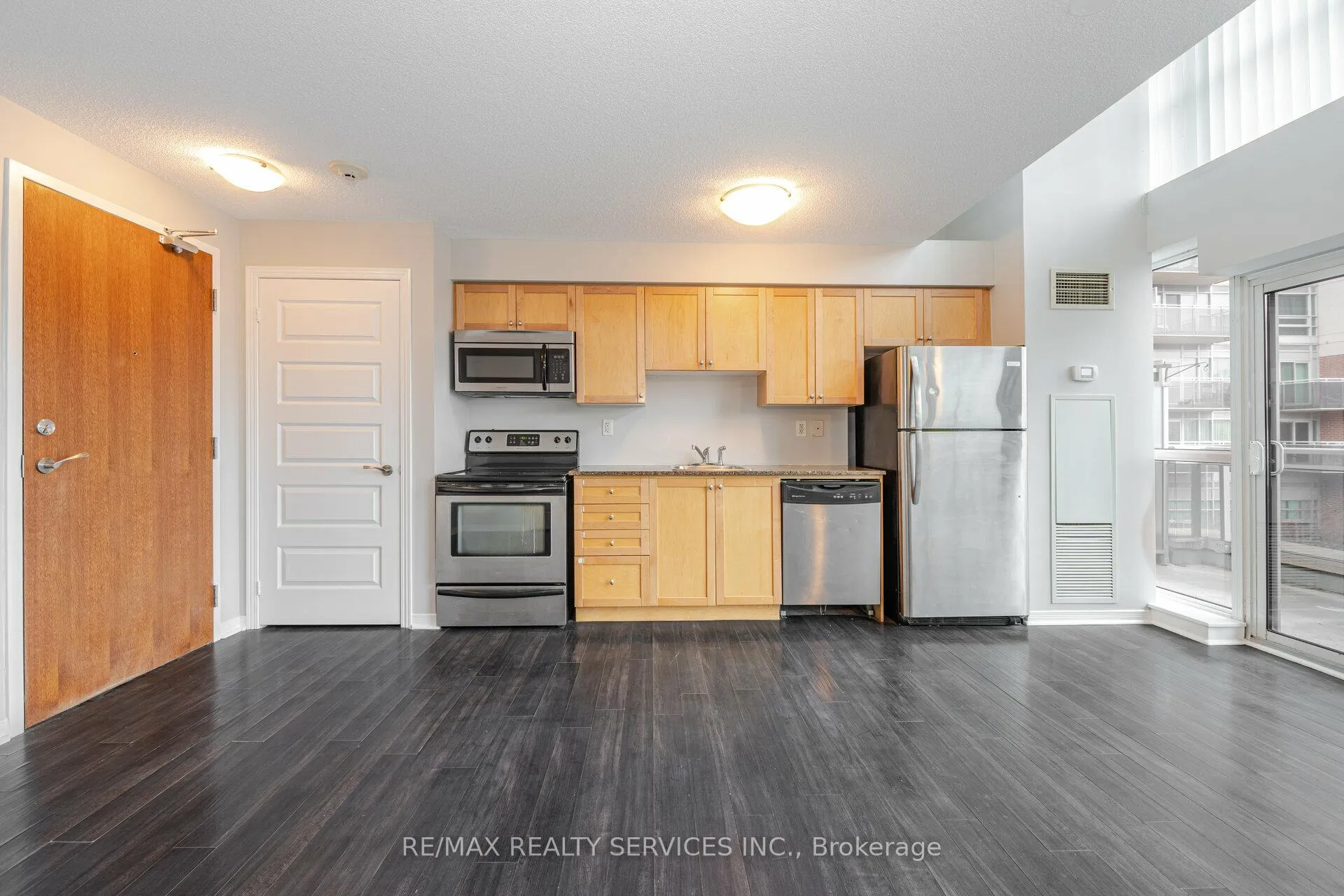 Photo 12 of Unit 211, 215 Queen Street E, Brampton, Queen Street Corridor — HOMEH
