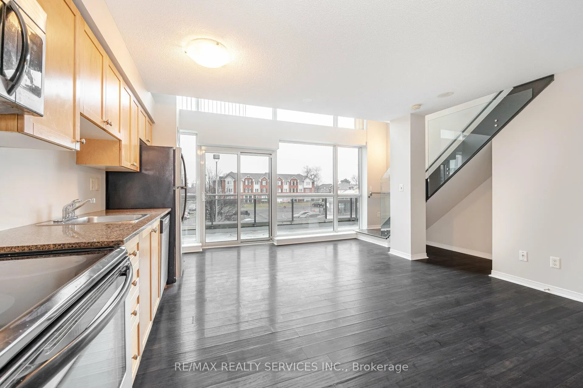 Photo 14 of Unit 211, 215 Queen Street E, Brampton, Queen Street Corridor — HOMEH