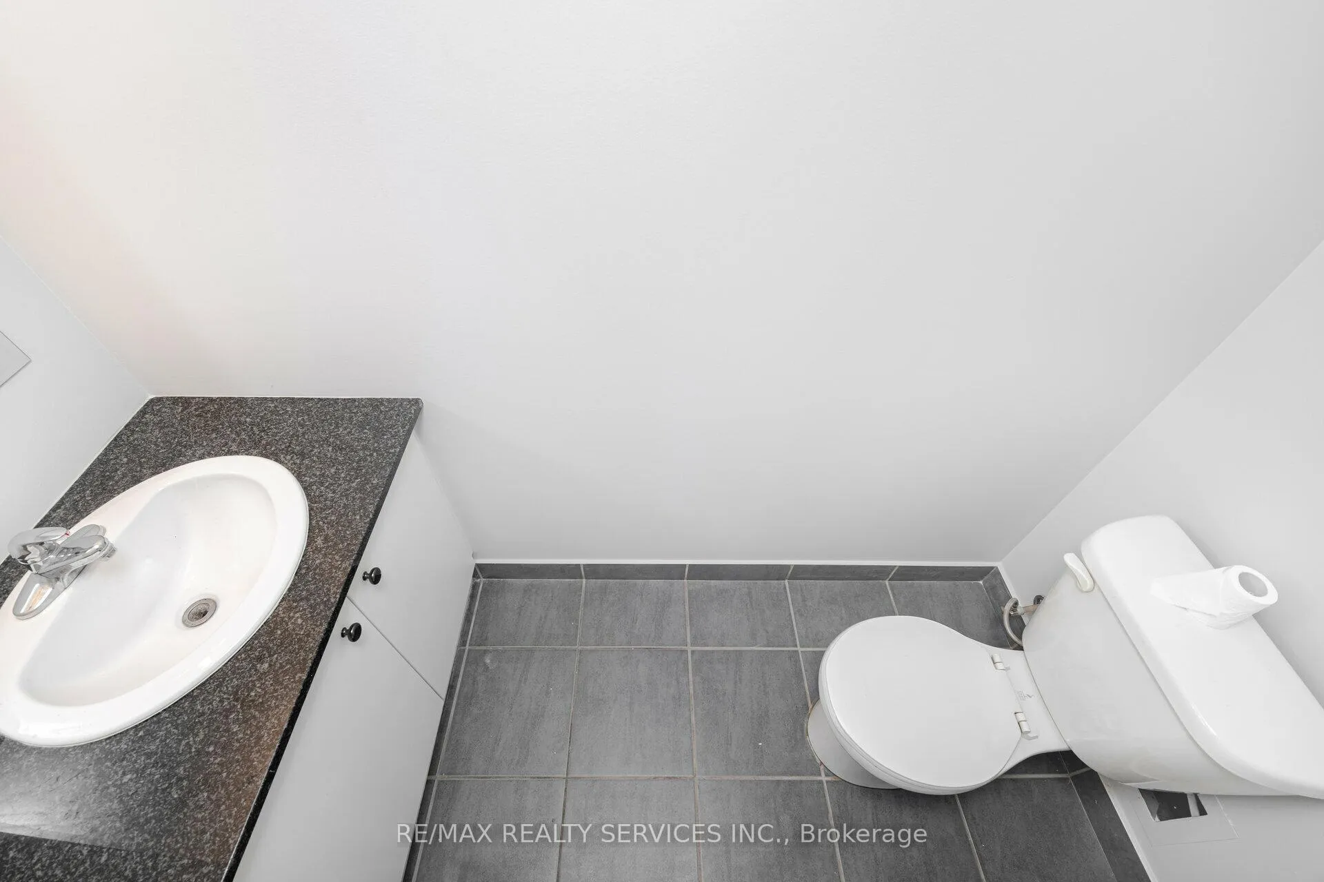 Photo 15 of Unit 211, 215 Queen Street E, Brampton, Queen Street Corridor — HOMEH
