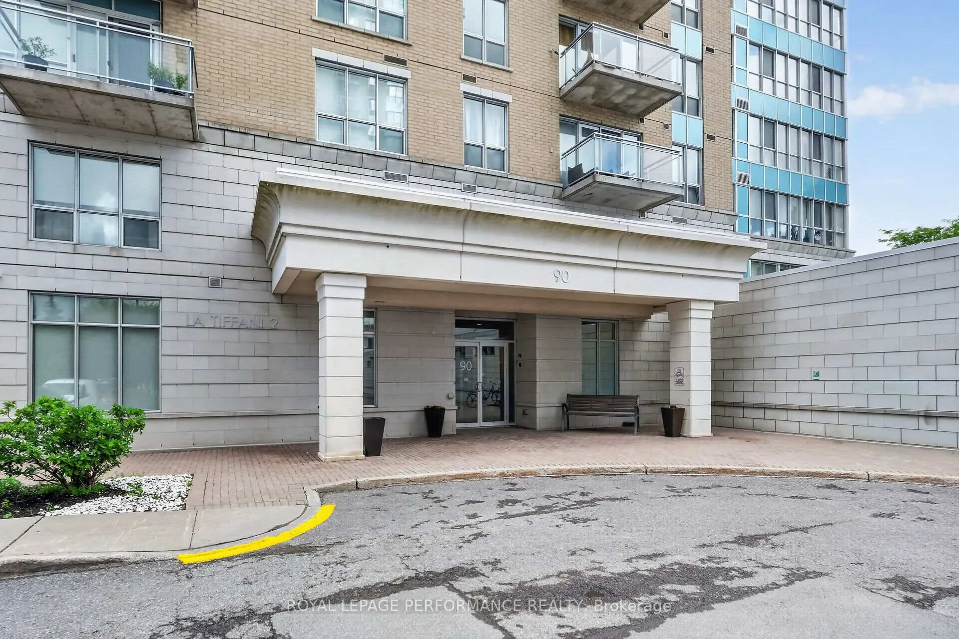 Photo 3 of Unit 907, 90 Landry Street, Ottawa, Vanier — HOMEH