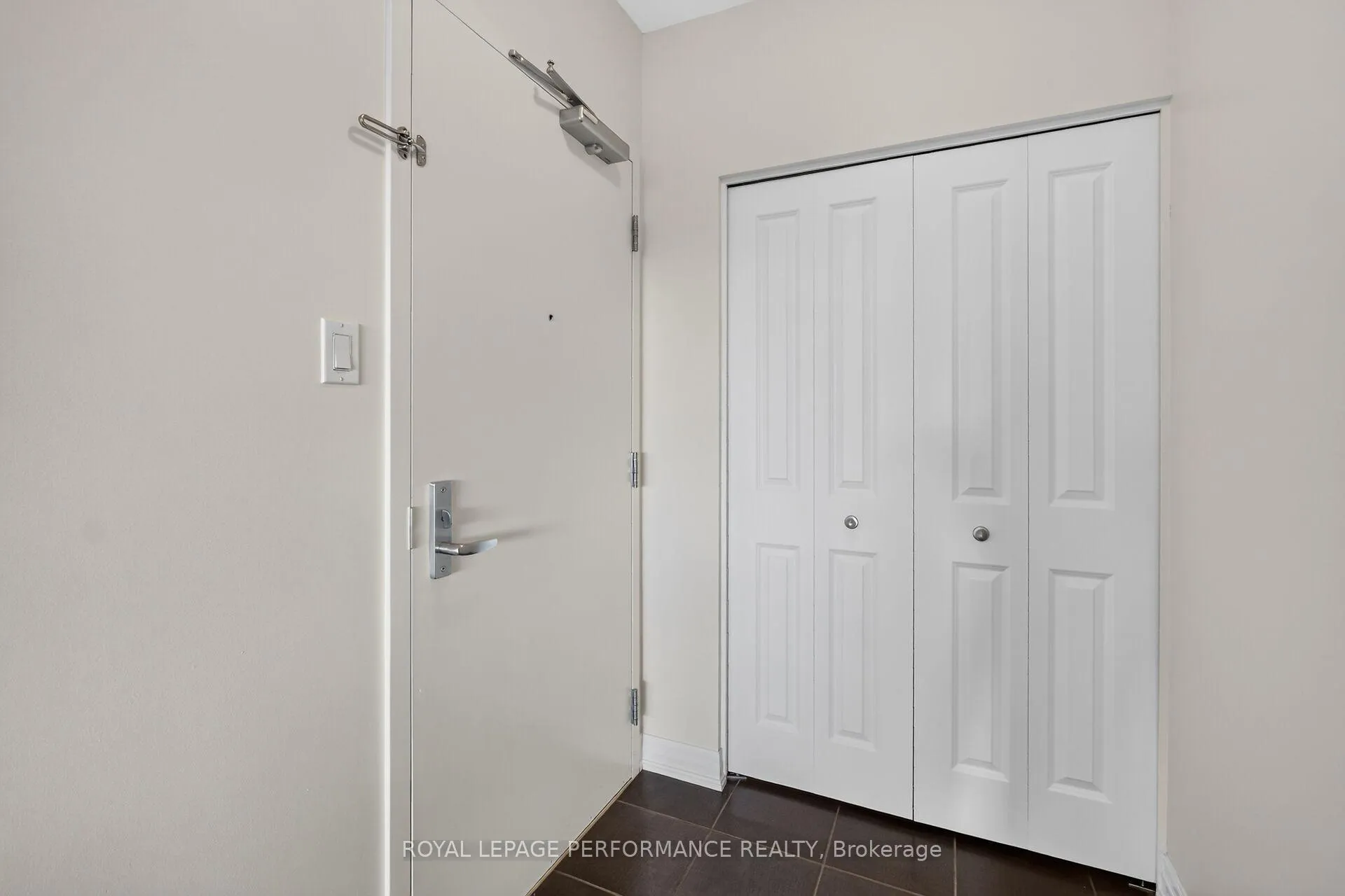 Photo 7 of Unit 907, 90 Landry Street, Ottawa, Vanier — HOMEH