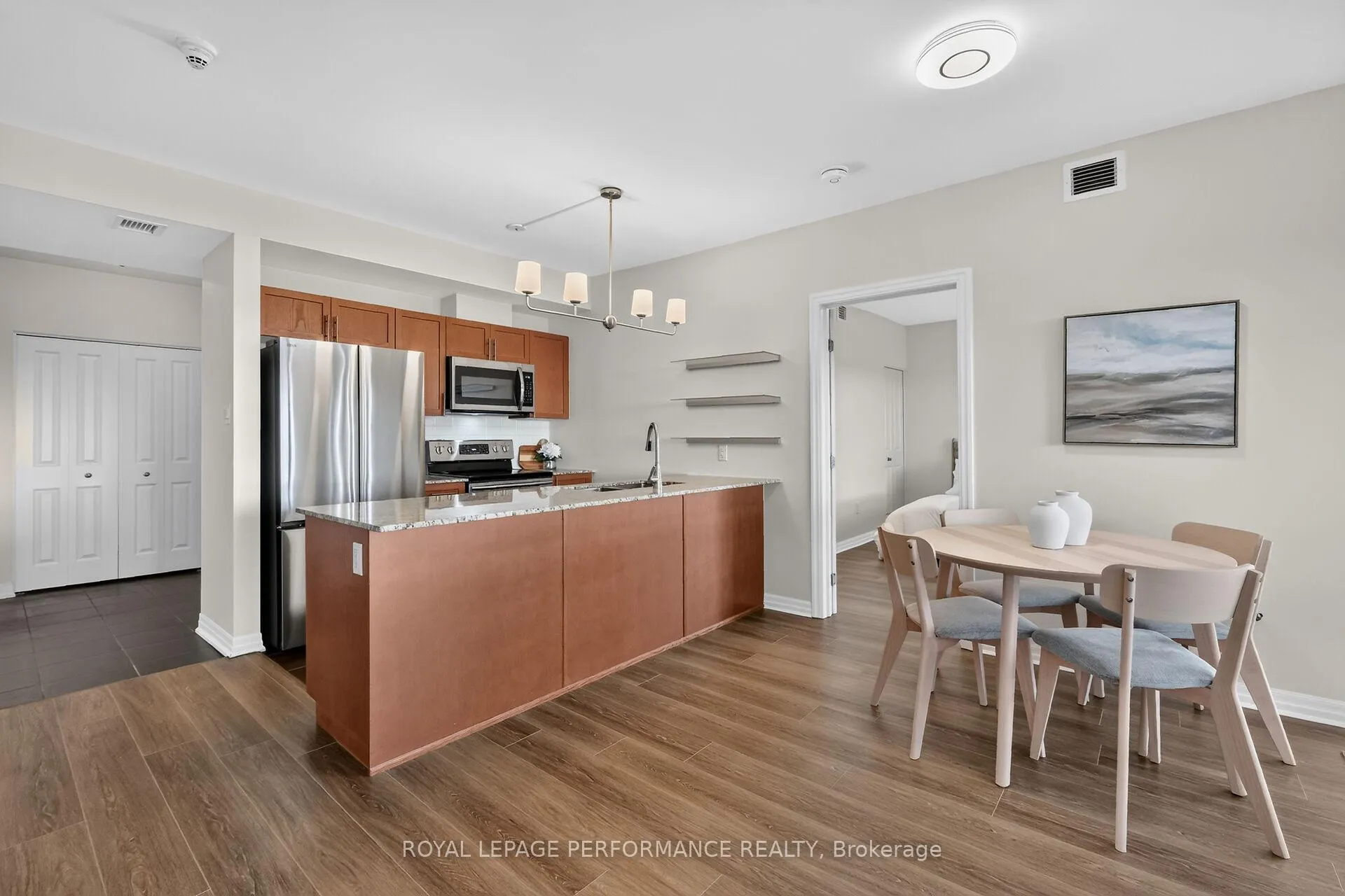 Photo 15 of Unit 907, 90 Landry Street, Ottawa, Vanier — HOMEH