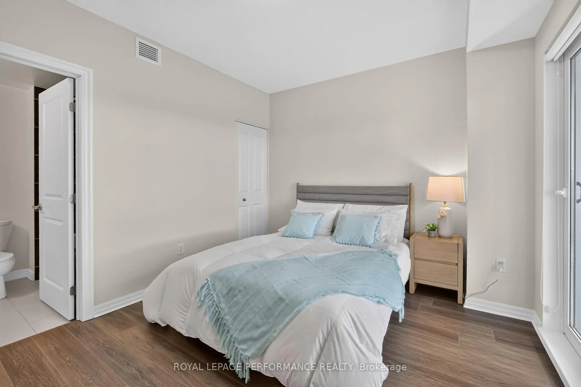 Photo 17 of Unit 907, 90 Landry Street, Ottawa, Vanier — HOMEH