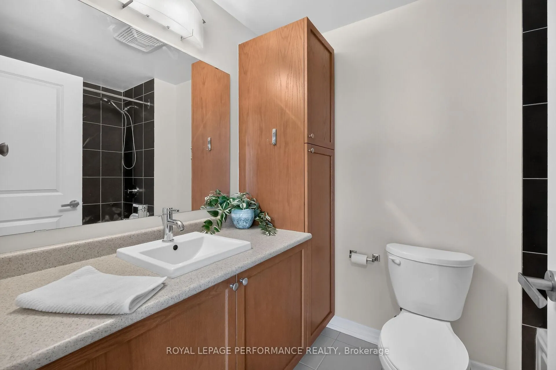Photo 21 of Unit 907, 90 Landry Street, Ottawa, Vanier — HOMEH