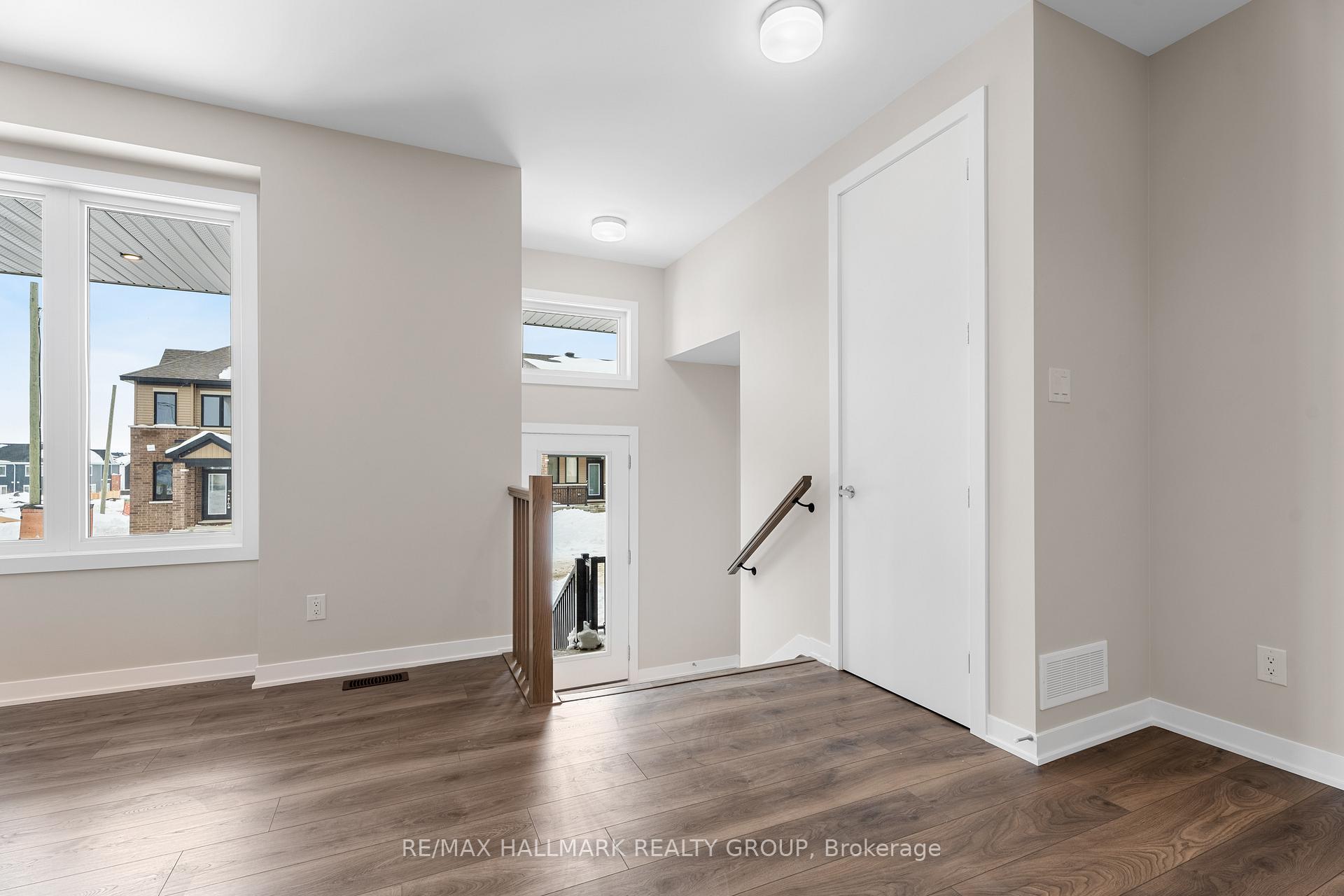 Photo 5 of 207 Beebalm Crescent, Ottawa, Barrhaven - Half Moon Bay — HOMEH