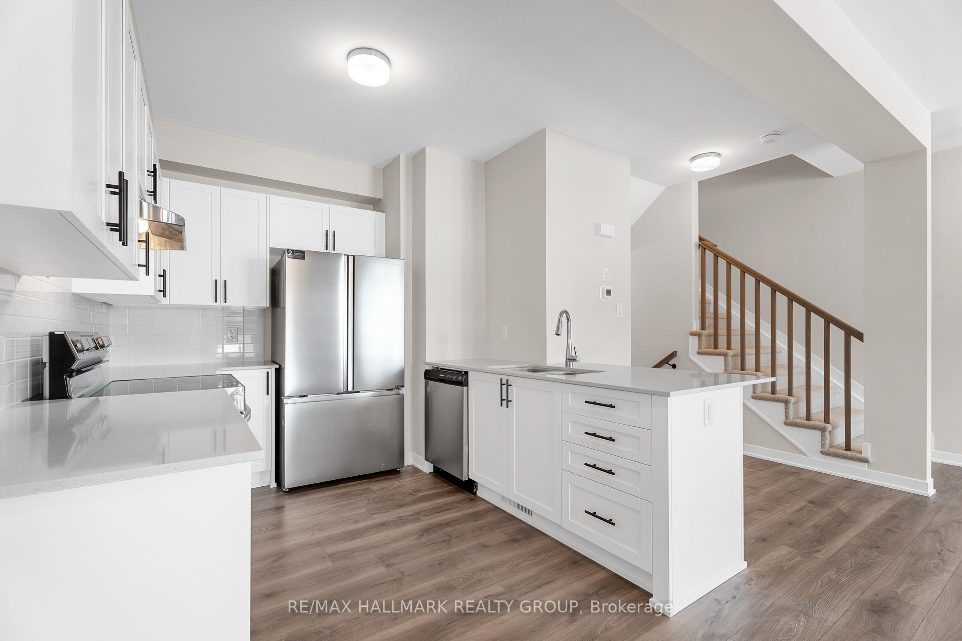 Photo 8 of 207 Beebalm Crescent, Ottawa, Barrhaven - Half Moon Bay — HOMEH