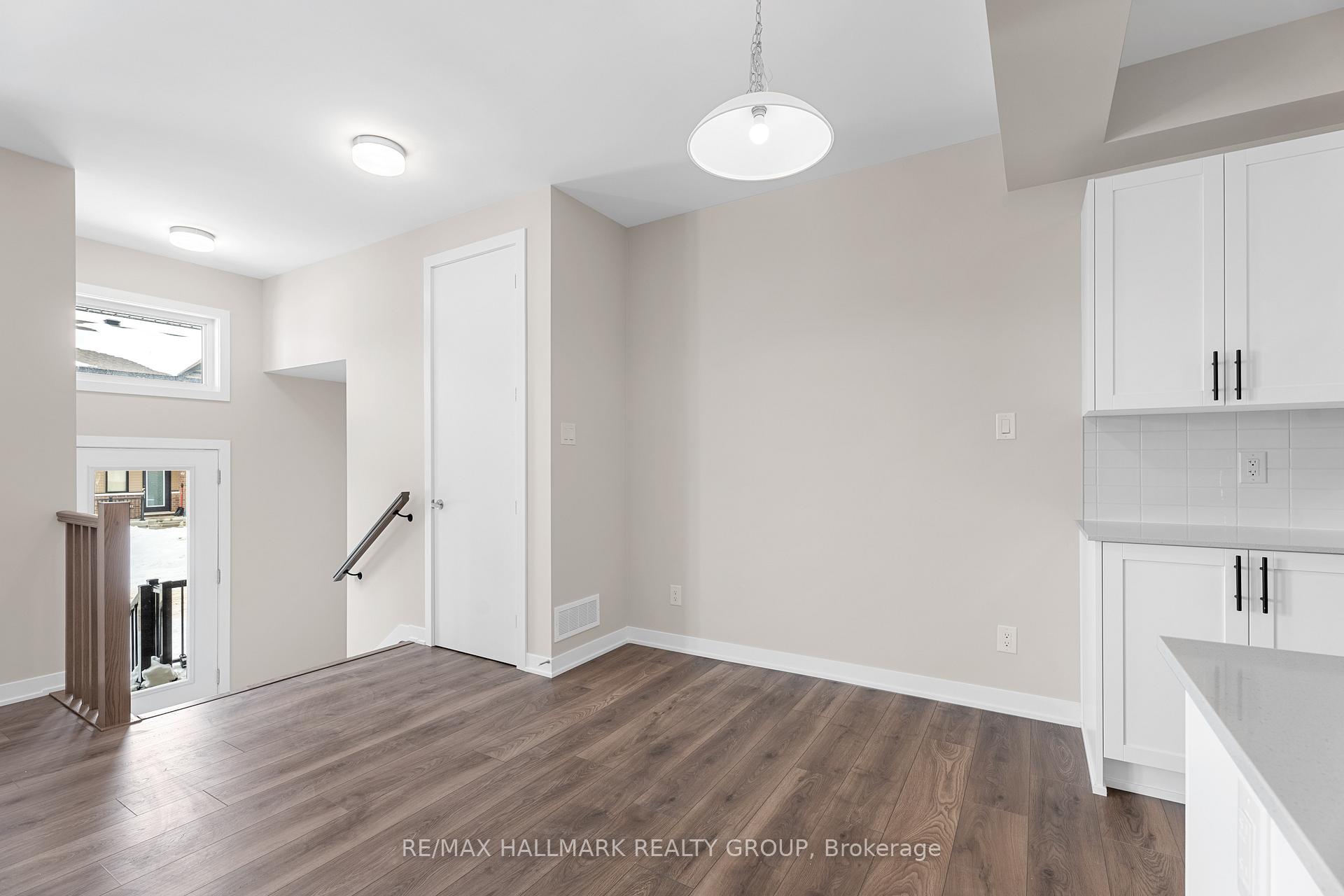 Photo 10 of 207 Beebalm Crescent, Ottawa, Barrhaven - Half Moon Bay — HOMEH