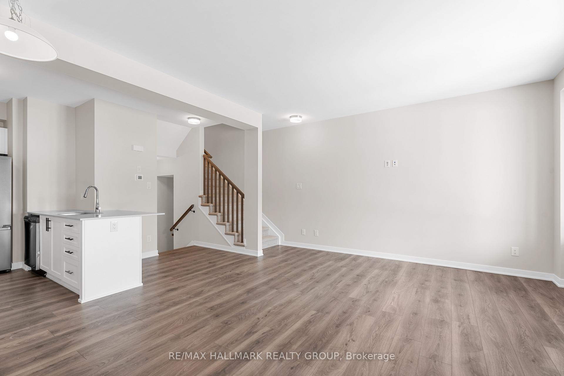 Photo 12 of 207 Beebalm Crescent, Ottawa, Barrhaven - Half Moon Bay — HOMEH