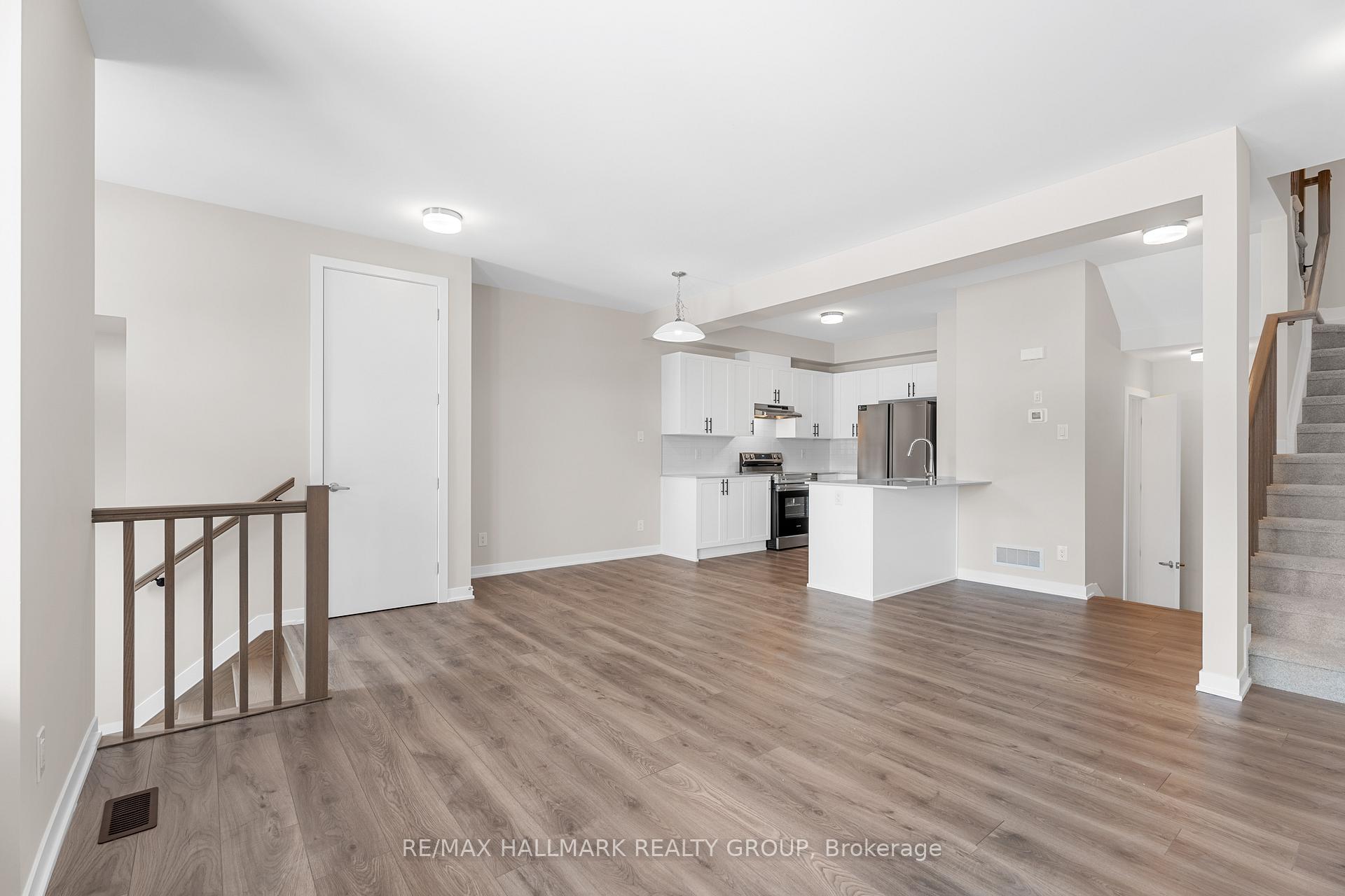 Photo 13 of 207 Beebalm Crescent, Ottawa, Barrhaven - Half Moon Bay — HOMEH
