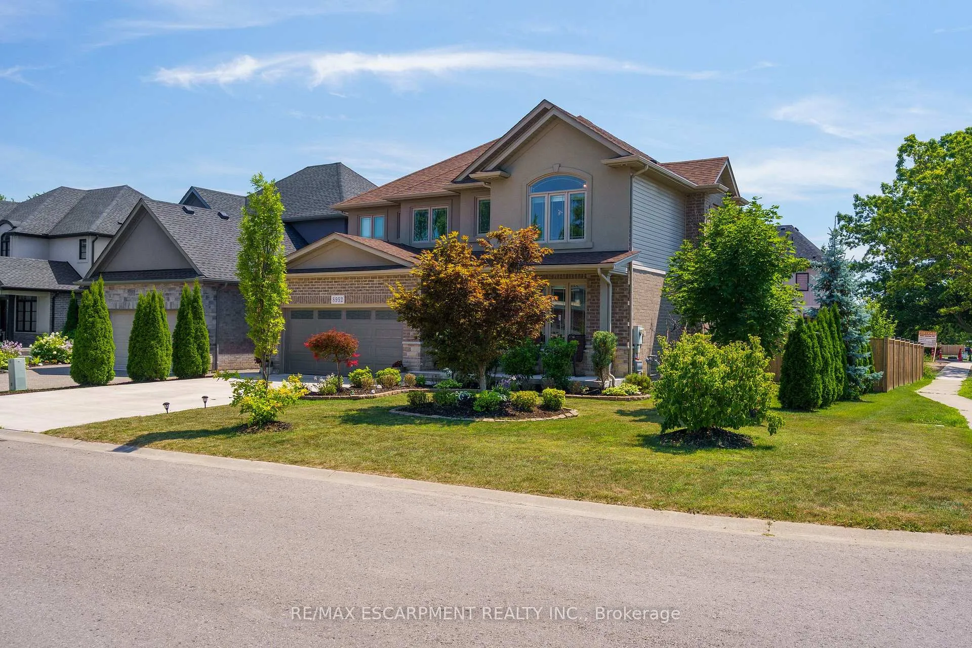 Photo 2 of 8952 Black Forest Crescent, Niagara Falls, Forestview — HOMEH