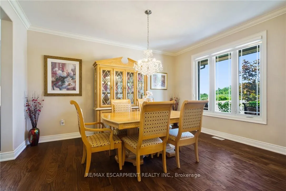 Photo 5 of 8952 Black Forest Crescent, Niagara Falls, Forestview — HOMEH