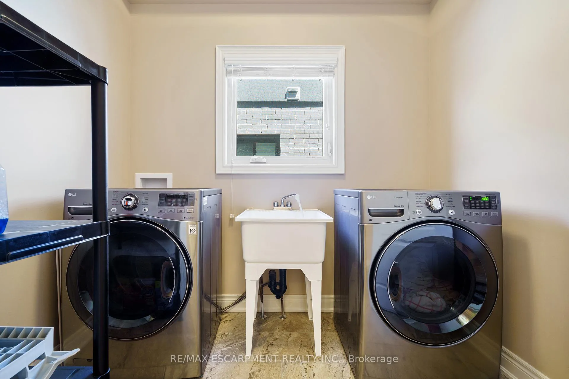 Photo 15 of 8952 Black Forest Crescent, Niagara Falls, Forestview — HOMEH