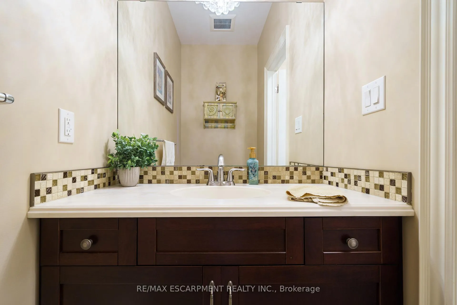 Photo 16 of 8952 Black Forest Crescent, Niagara Falls, Forestview — HOMEH