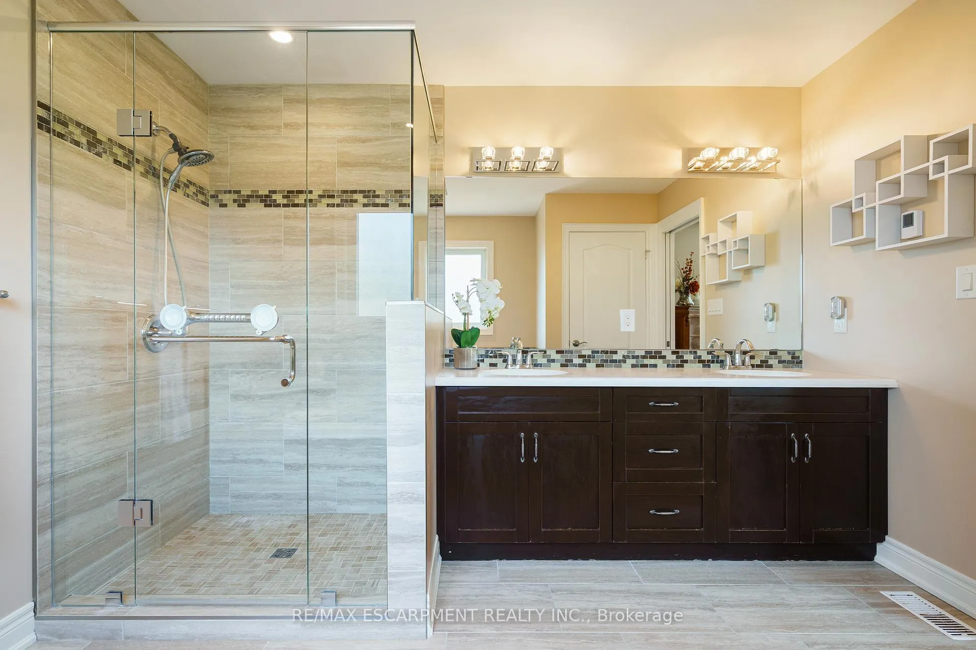 Photo 21 of 8952 Black Forest Crescent, Niagara Falls, Forestview — HOMEH