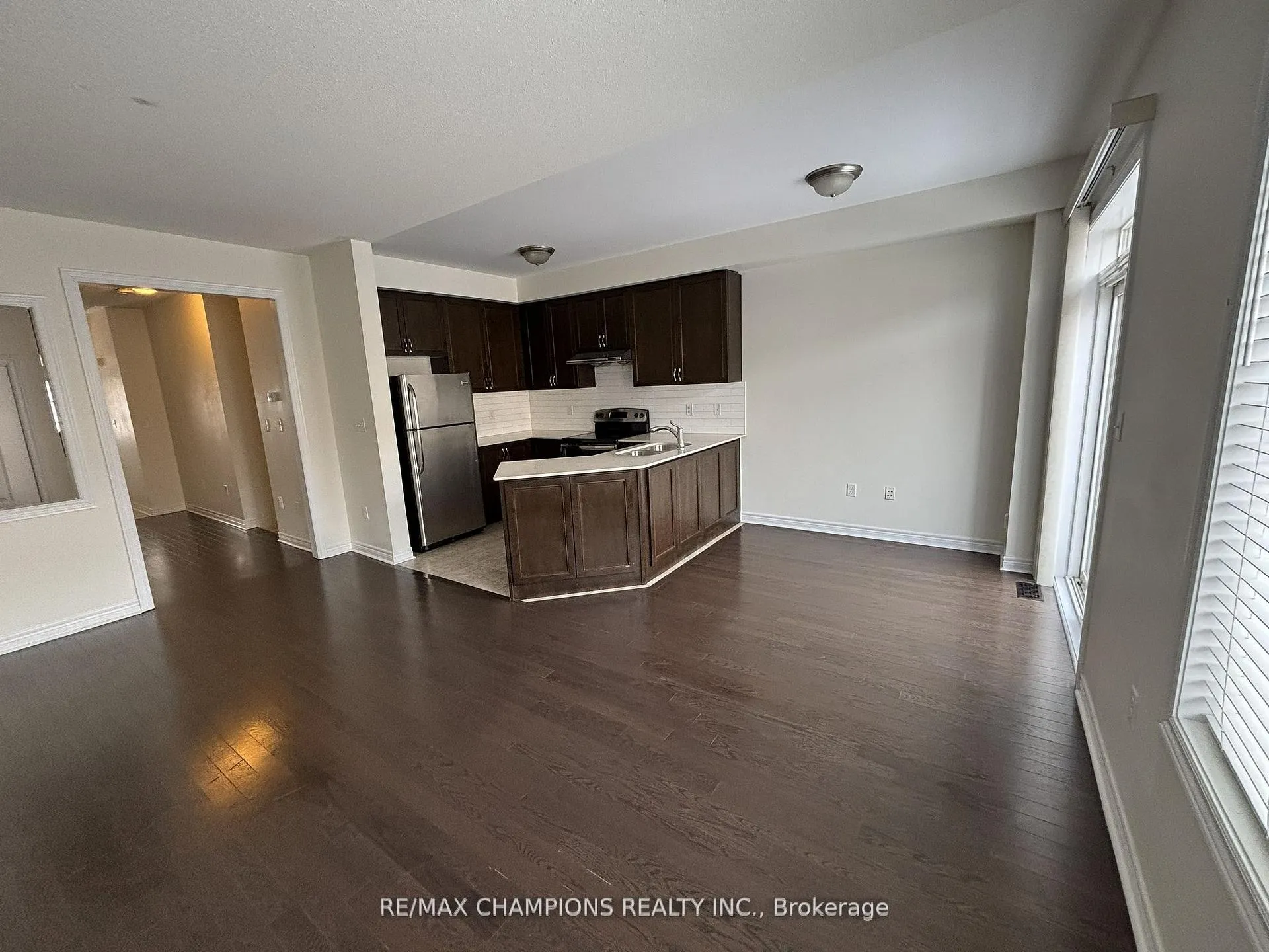 Photo 4 of 64 Pennycross Crescent, Brampton, Northwest Brampton — HOMEH