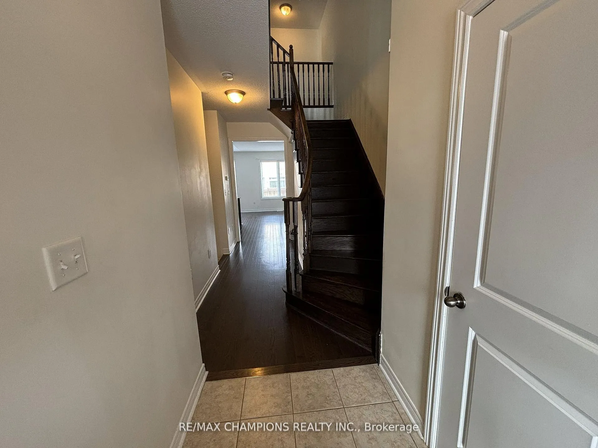 Photo 9 of 64 Pennycross Crescent, Brampton, Northwest Brampton — HOMEH