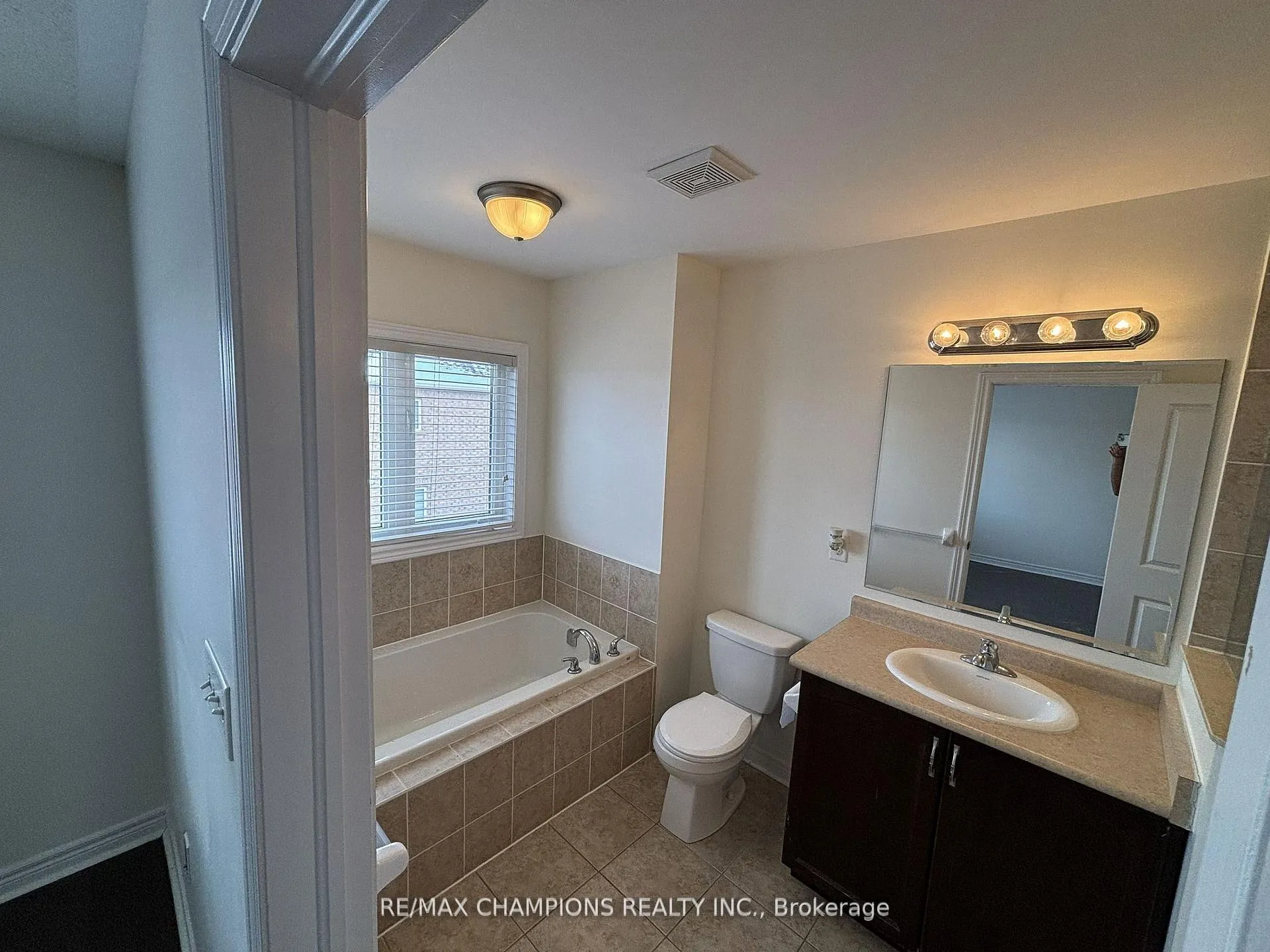 Photo 15 of 64 Pennycross Crescent, Brampton, Northwest Brampton — HOMEH