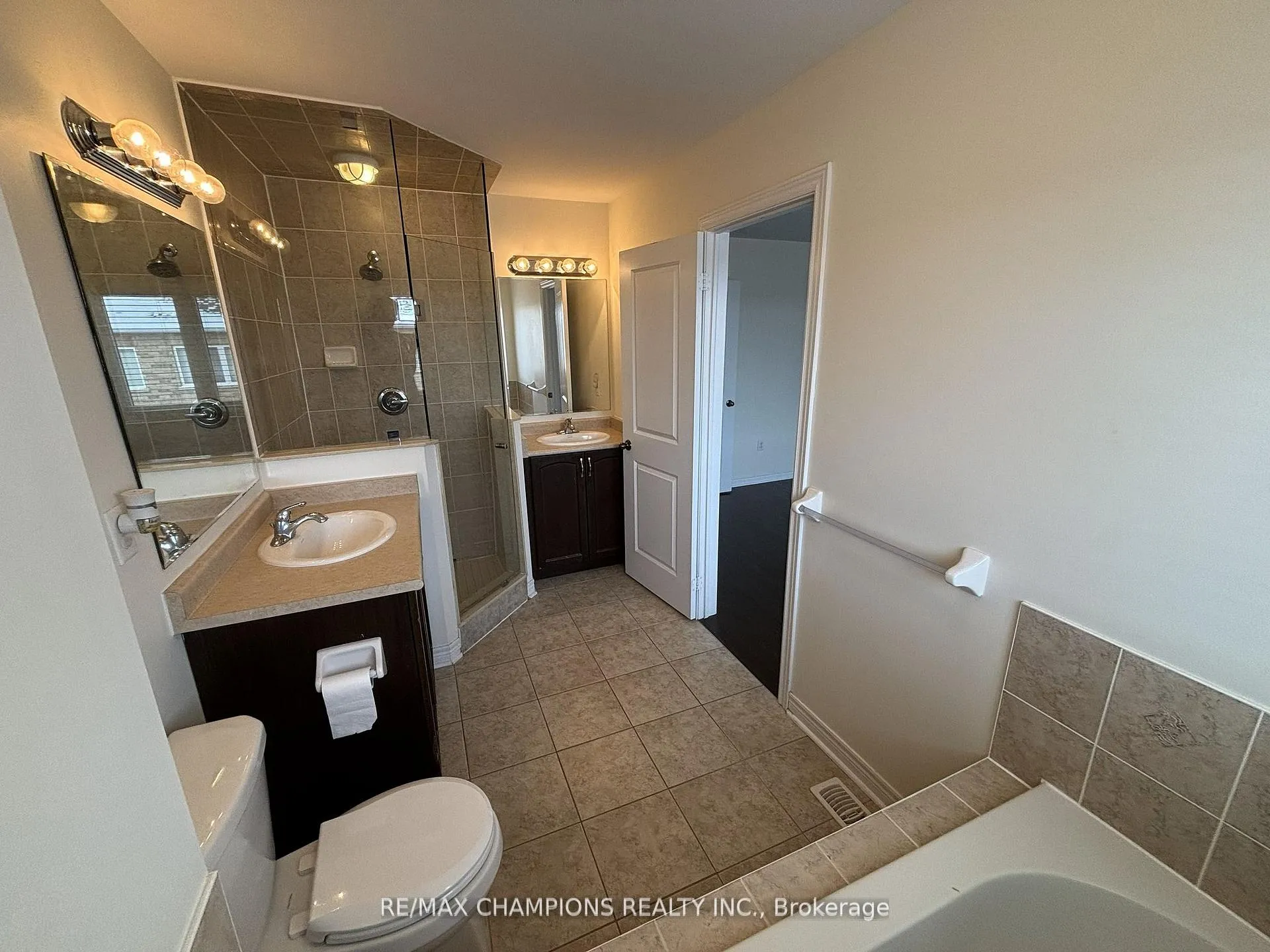 Photo 17 of 64 Pennycross Crescent, Brampton, Northwest Brampton — HOMEH