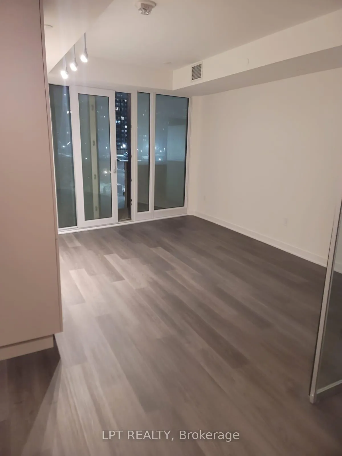 Photo 4 of Unit 220, 3900 Confederation Parkway, Mississauga, City Centre — HOMEH