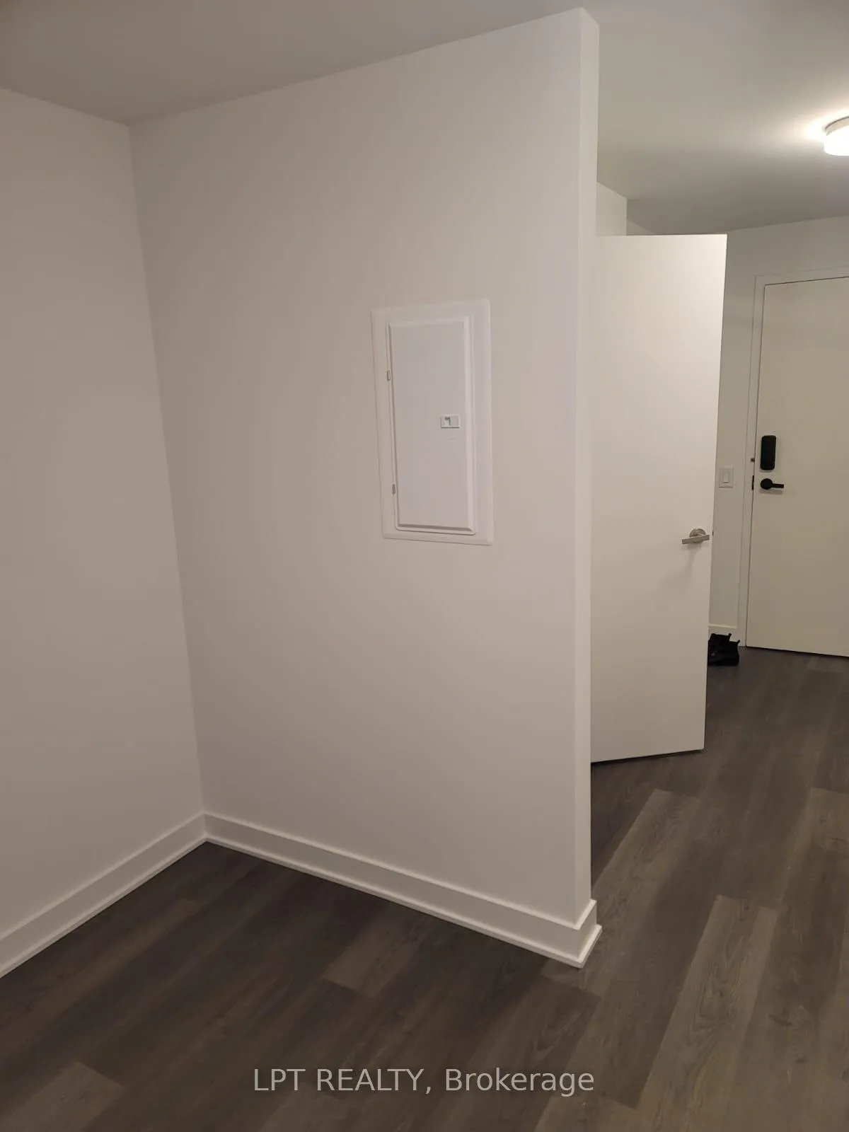 Photo 5 of Unit 220, 3900 Confederation Parkway, Mississauga, City Centre — HOMEH
