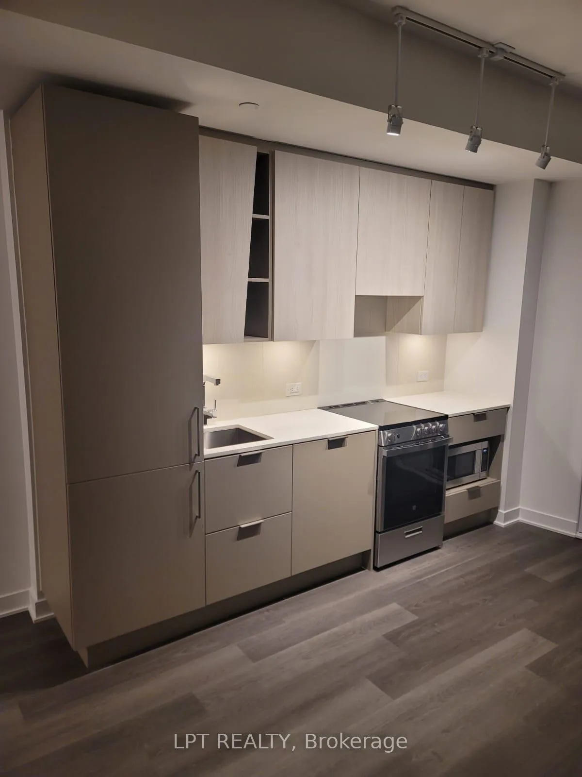 Photo 8 of Unit 220, 3900 Confederation Parkway, Mississauga, City Centre — HOMEH