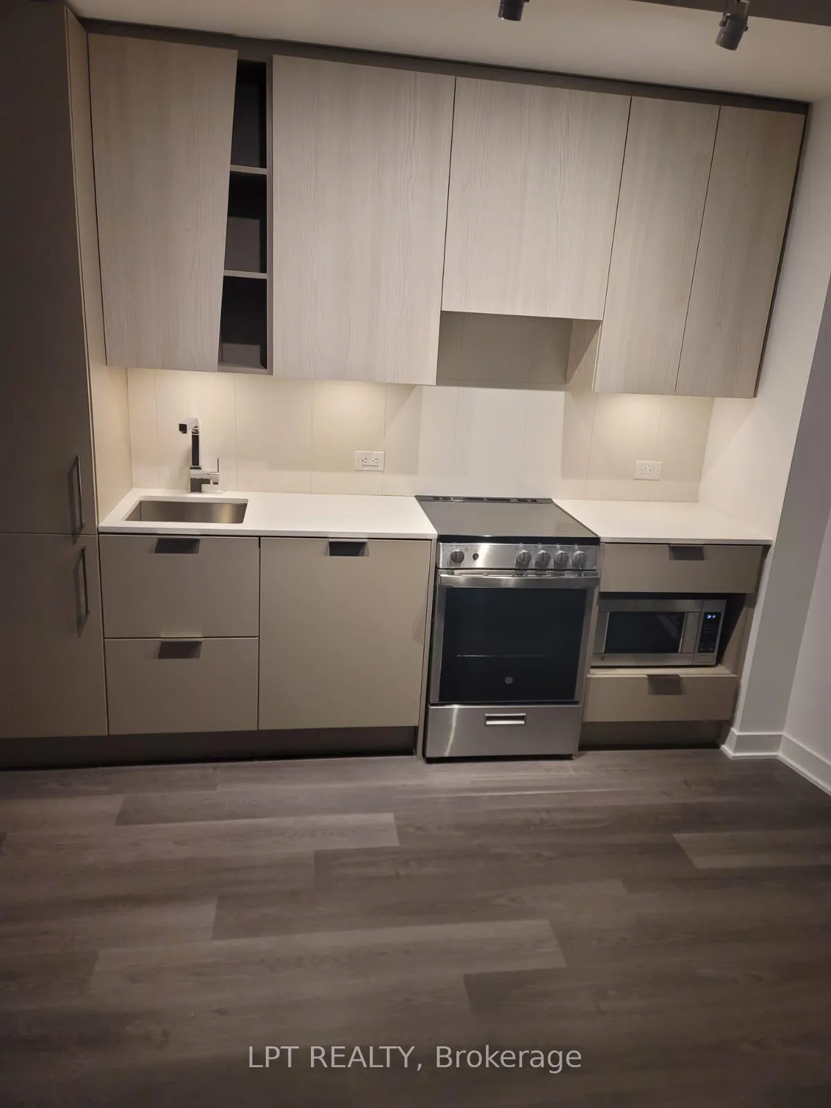 Photo 9 of Unit 220, 3900 Confederation Parkway, Mississauga, City Centre — HOMEH