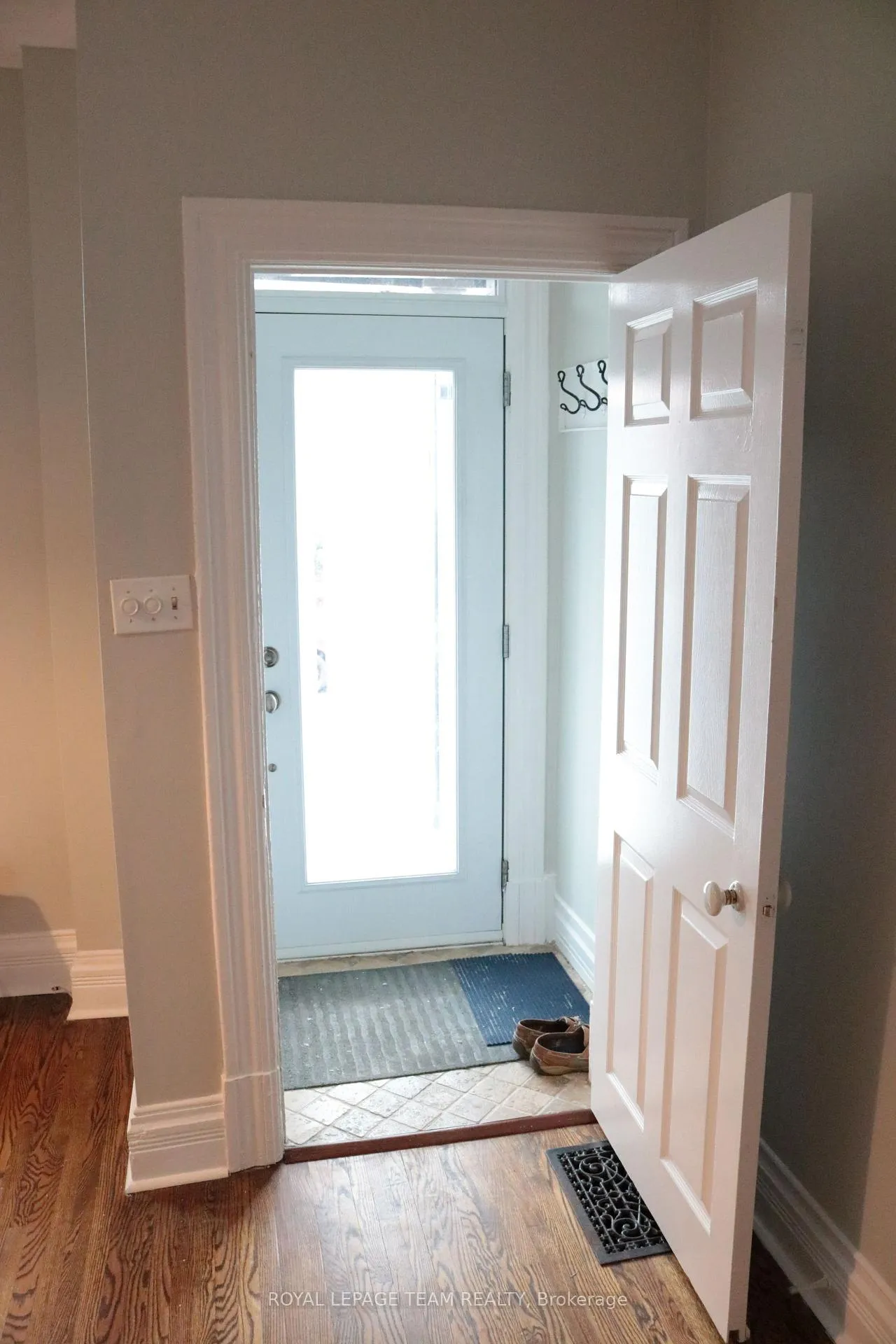 Photo 2 of 35 Ivy Crescent, Ottawa, Lindenlea — HOMEH