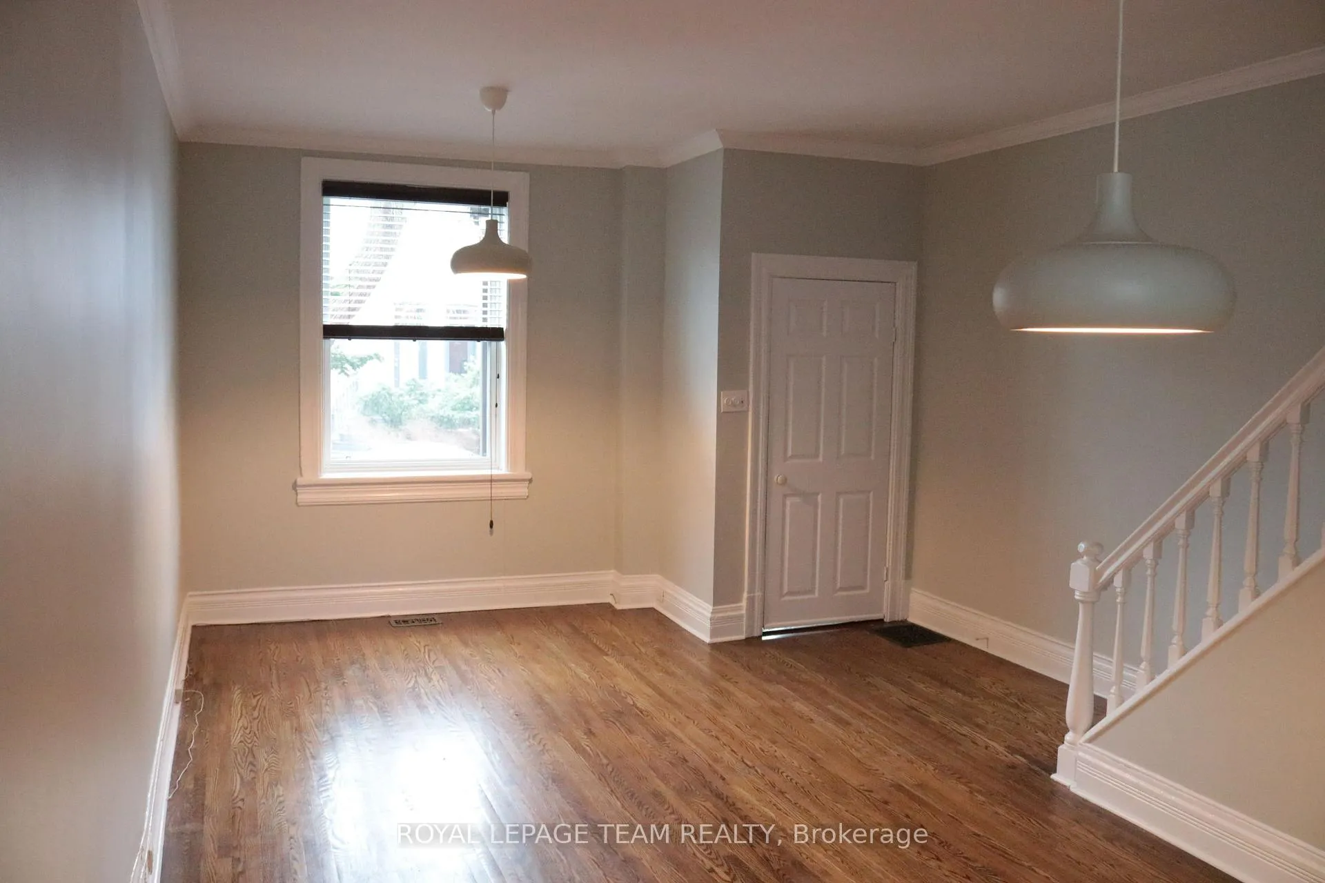 Photo 3 of 35 Ivy Crescent, Ottawa, Lindenlea — HOMEH