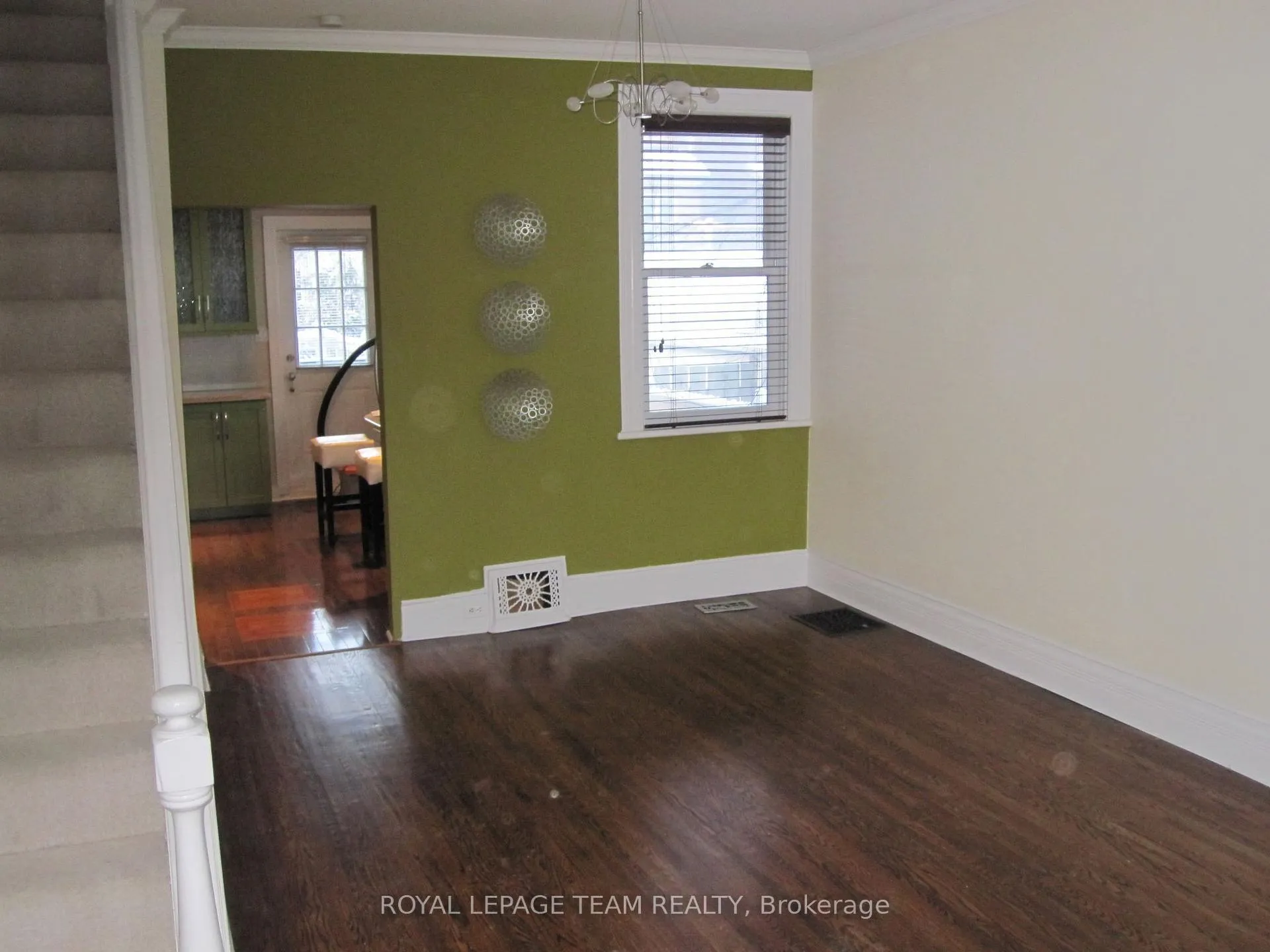 Photo 5 of 35 Ivy Crescent, Ottawa, Lindenlea — HOMEH