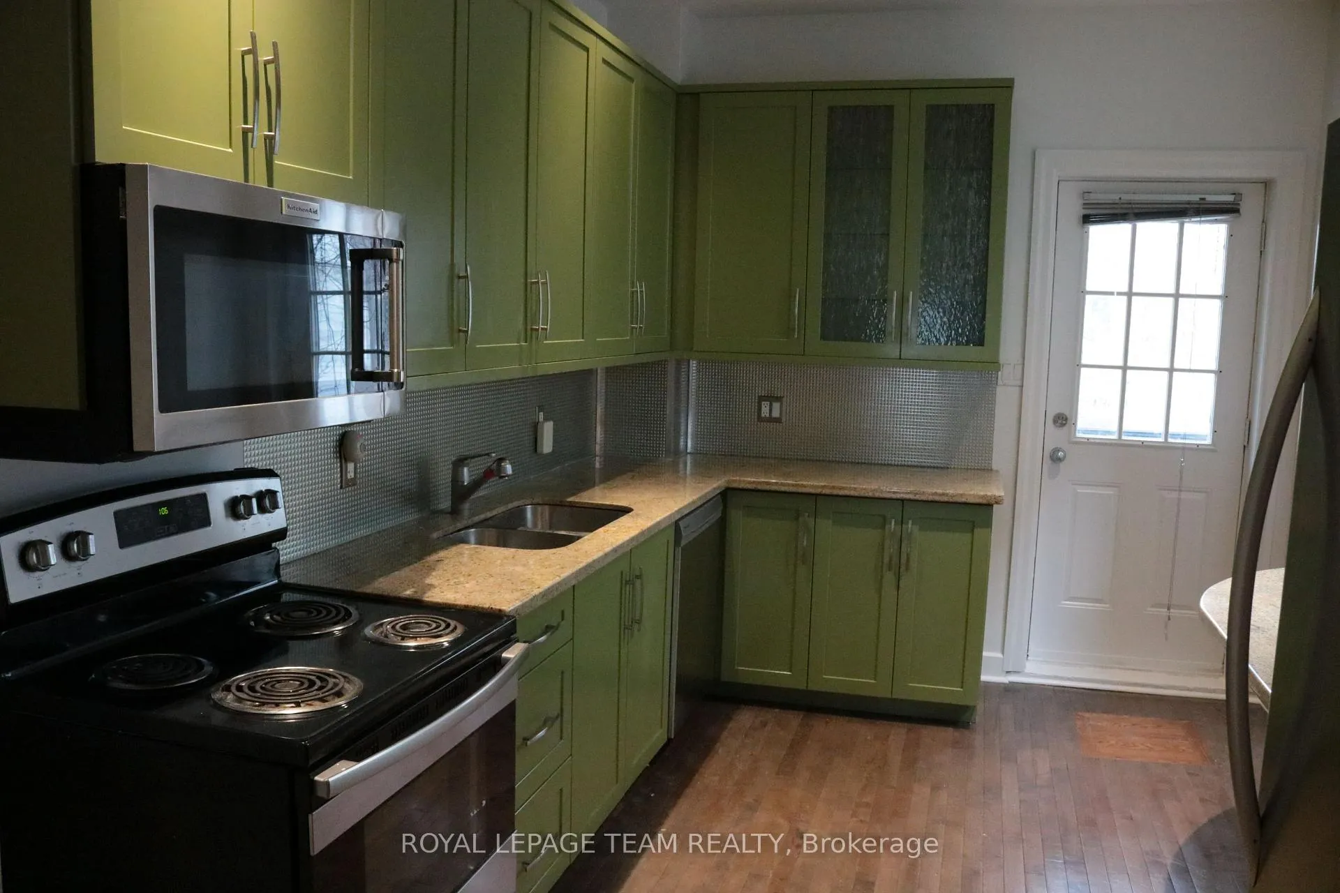 Photo 8 of 35 Ivy Crescent, Ottawa, Lindenlea — HOMEH