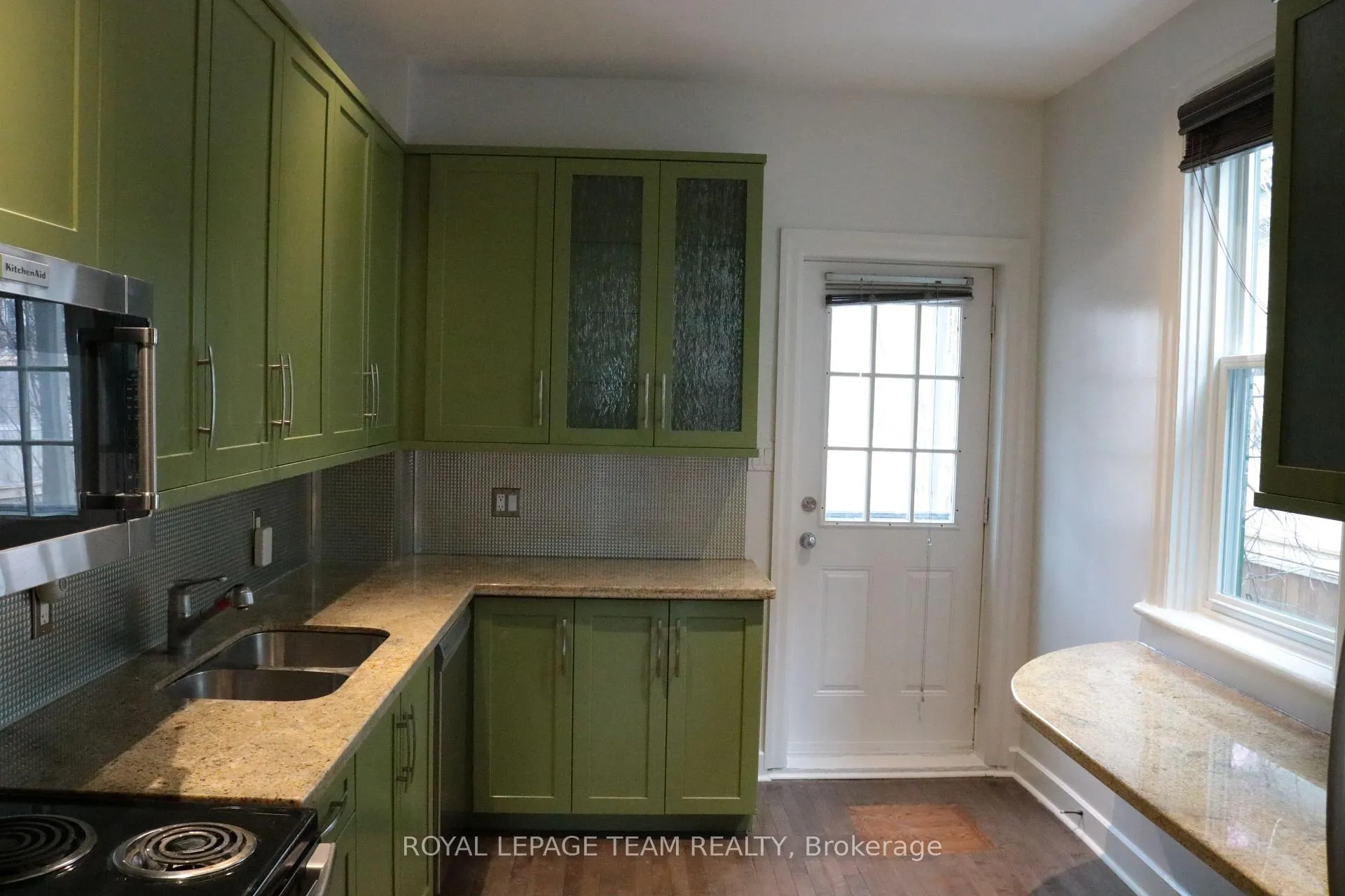 Photo 9 of 35 Ivy Crescent, Ottawa, Lindenlea — HOMEH