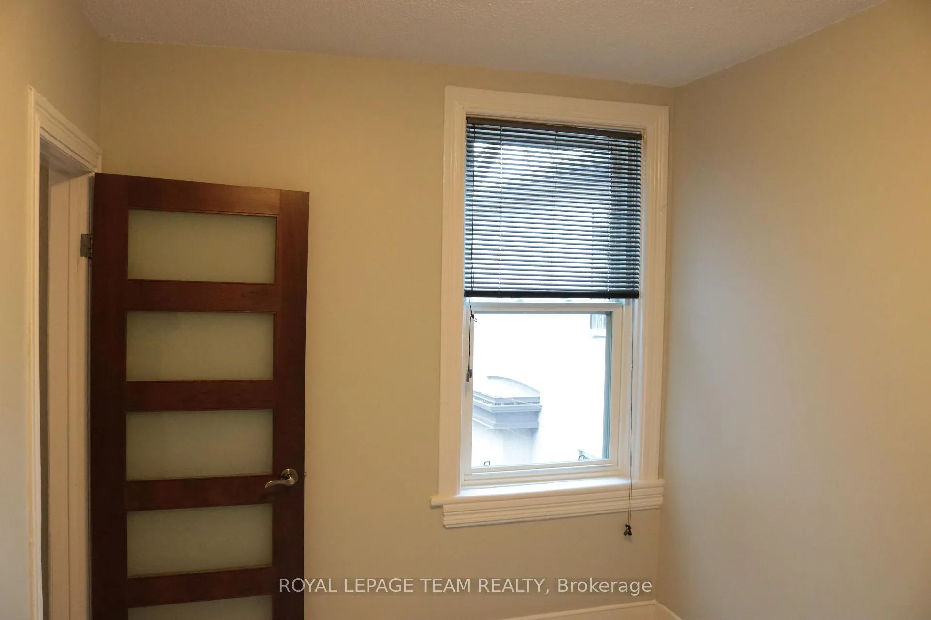 Photo 10 of 35 Ivy Crescent, Ottawa, Lindenlea — HOMEH