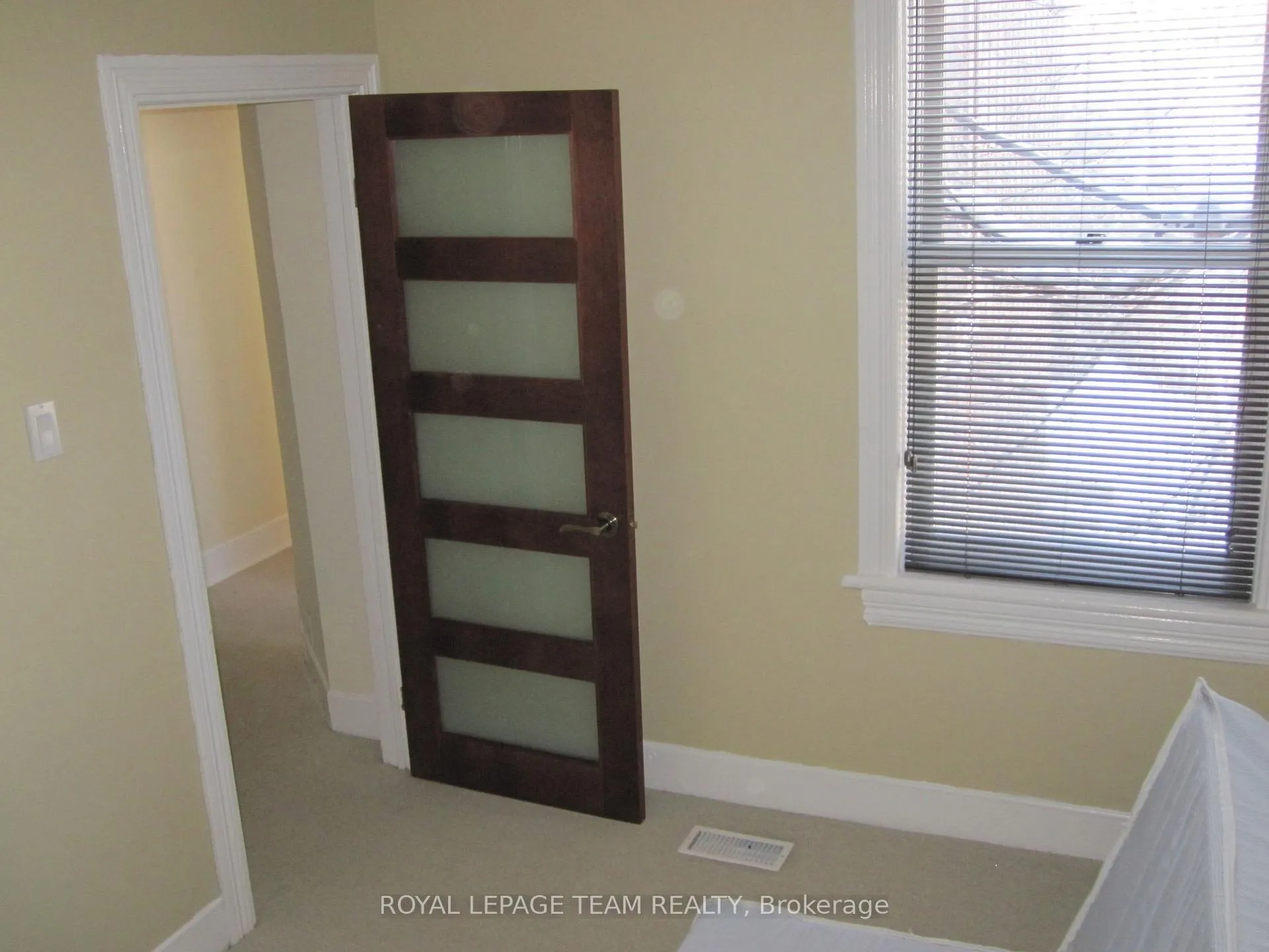 Photo 15 of 35 Ivy Crescent, Ottawa, Lindenlea — HOMEH