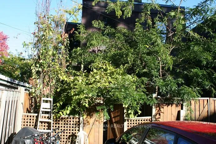 Photo 16 of 35 Ivy Crescent, Ottawa, Lindenlea — HOMEH
