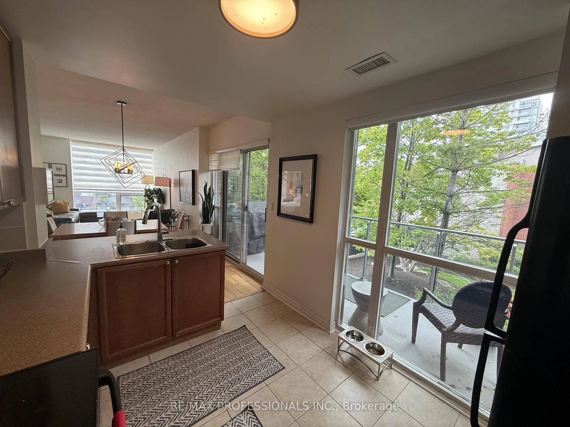 Photo 5 of Unit 216, 80 Port Street E, Mississauga, Port Credit — HOMEH