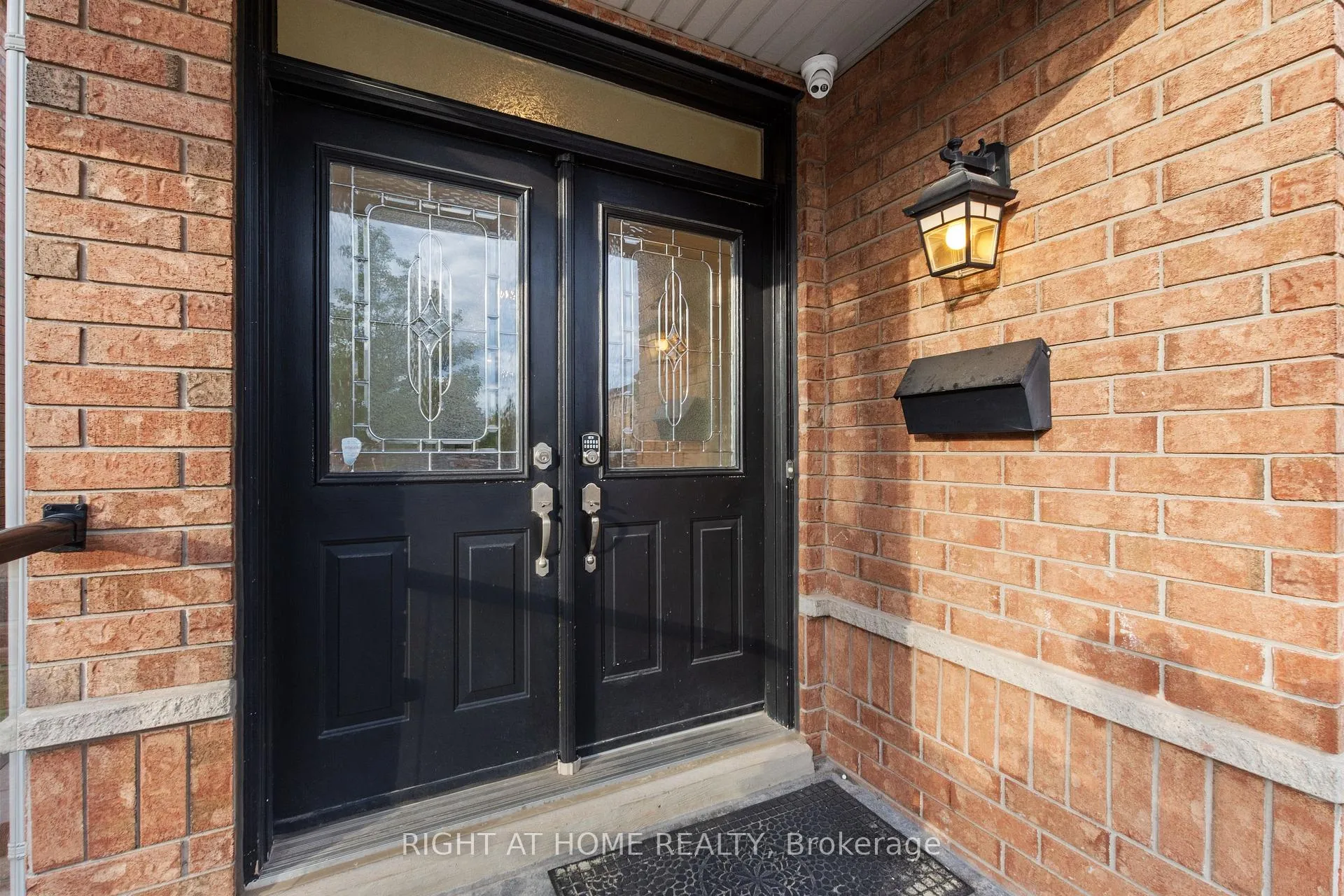 Photo 2 of 1811 Creek Way, Burlington, Uptown — HOMEH