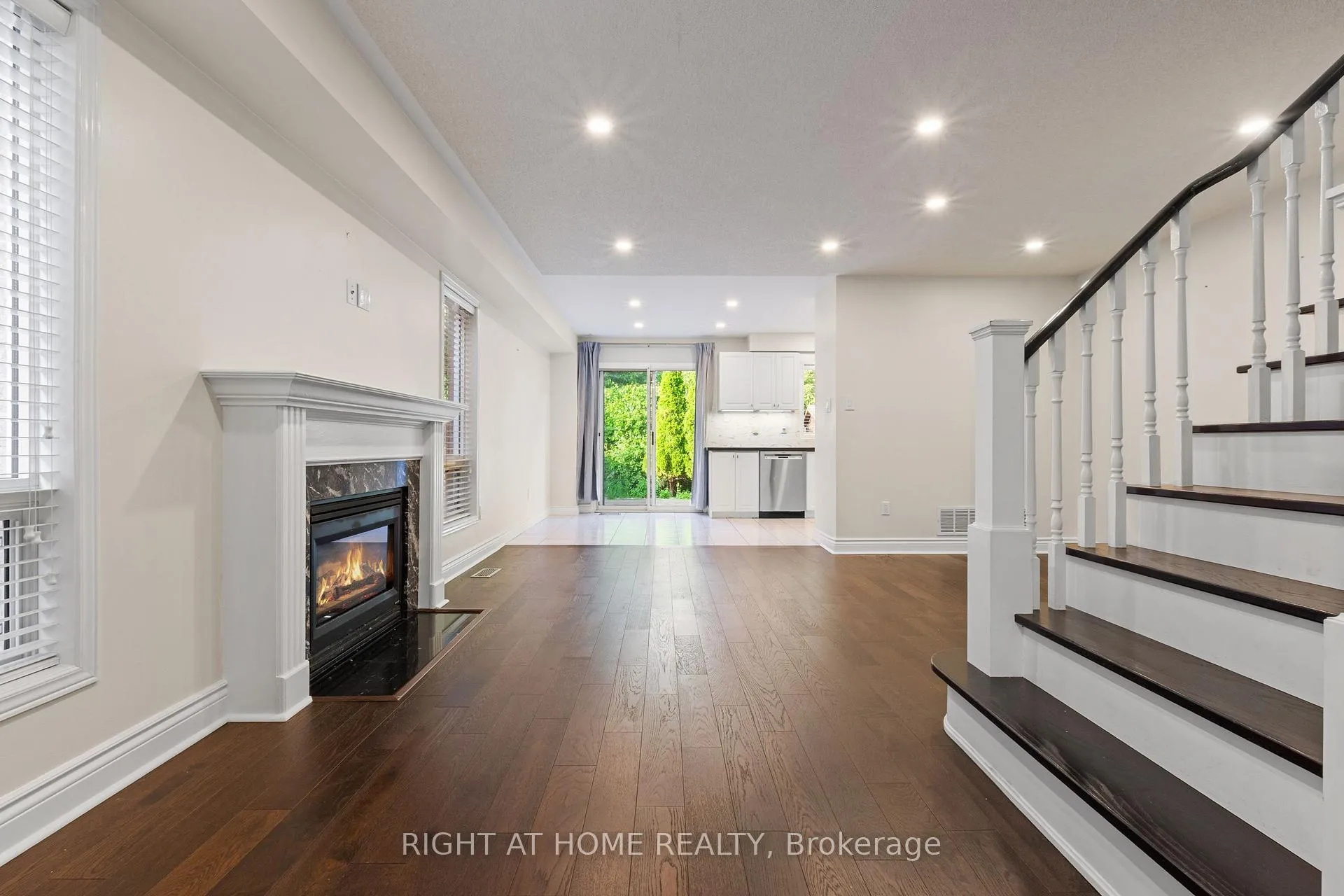Photo 5 of 1811 Creek Way, Burlington, Uptown — HOMEH