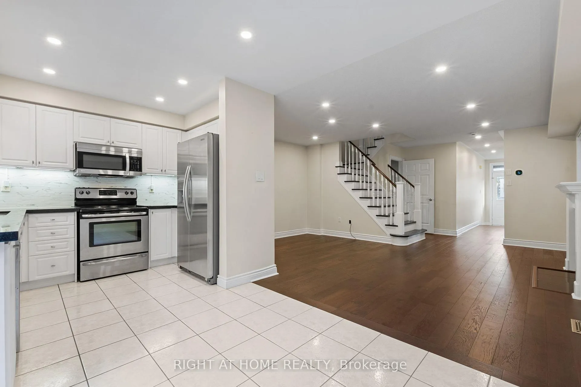 Photo 8 of 1811 Creek Way, Burlington, Uptown — HOMEH