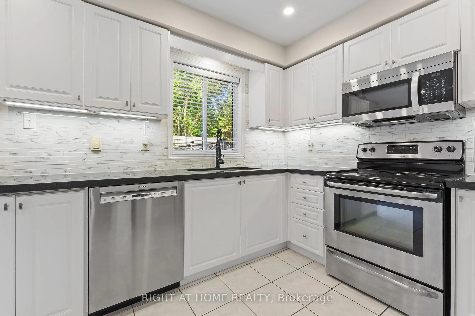 Photo 9 of 1811 Creek Way, Burlington, Uptown — HOMEH
