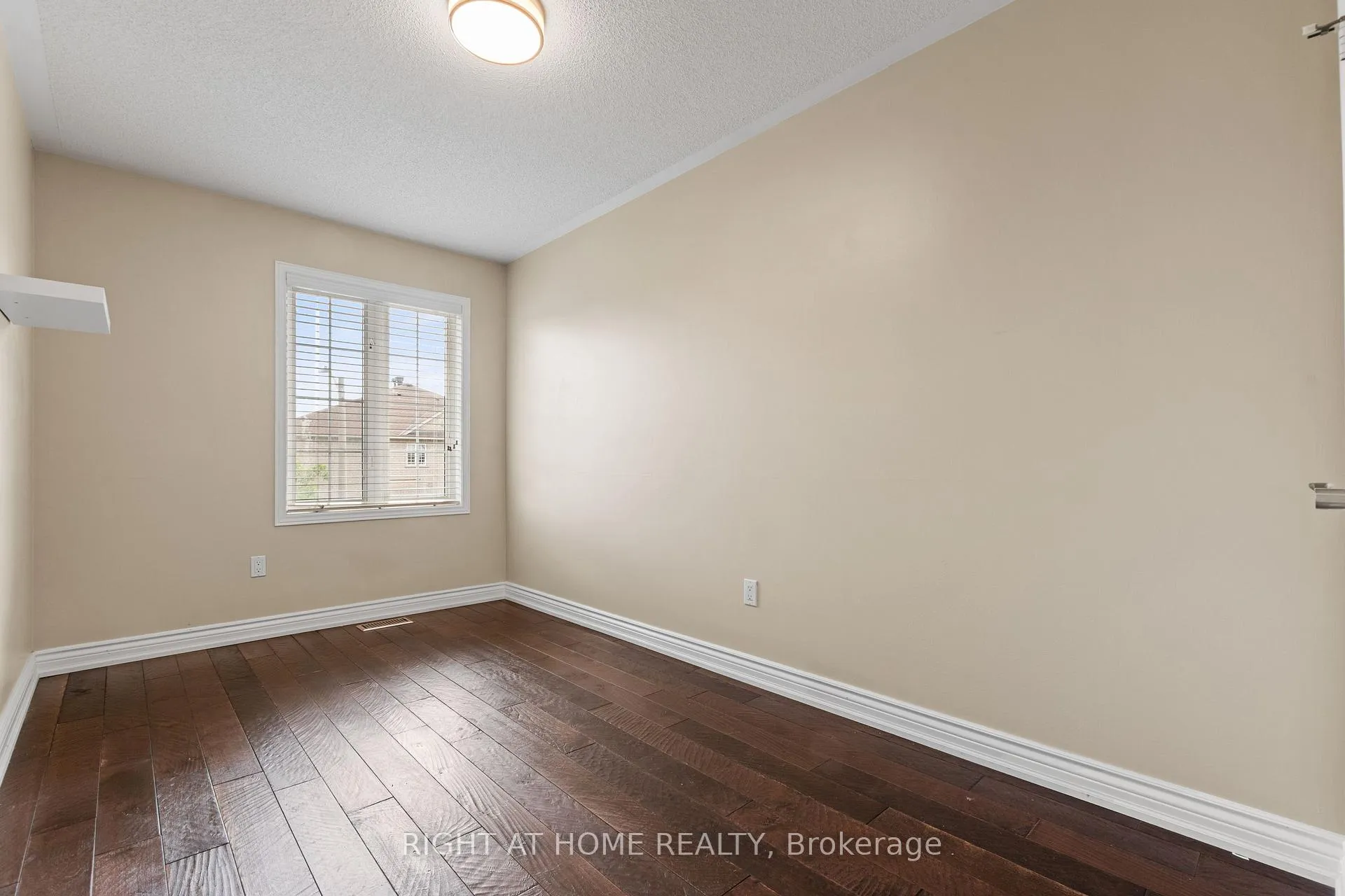 Photo 14 of 1811 Creek Way, Burlington, Uptown — HOMEH