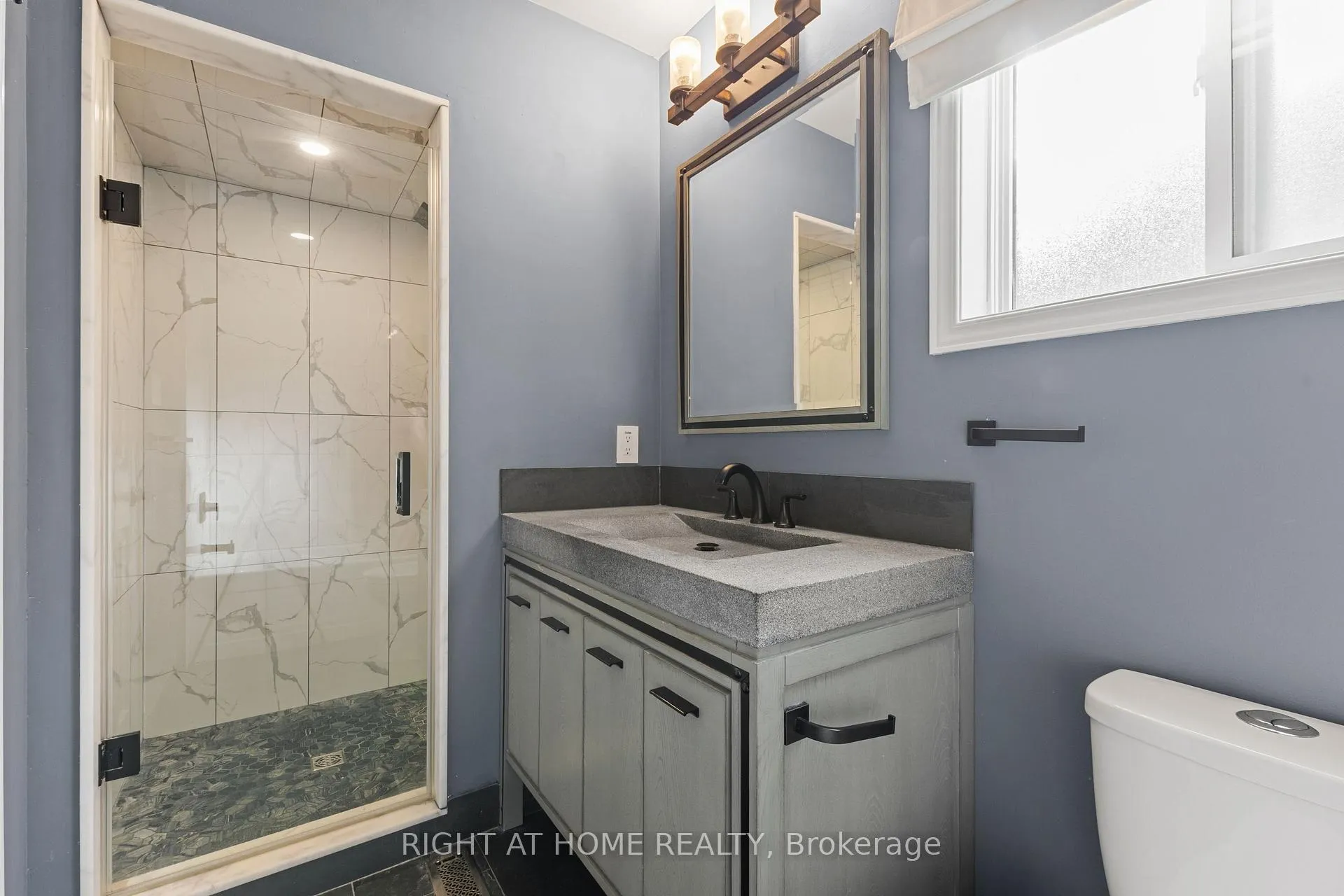 Photo 19 of 1811 Creek Way, Burlington, Uptown — HOMEH