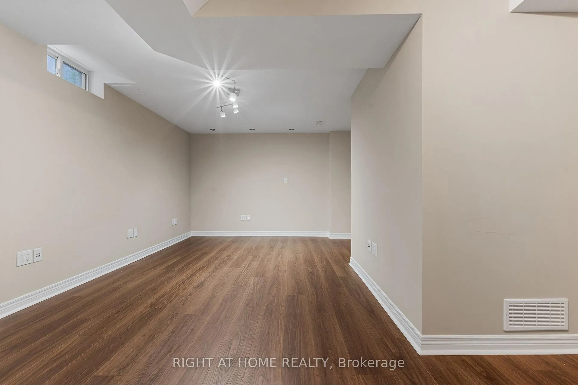 Photo 21 of 1811 Creek Way, Burlington, Uptown — HOMEH
