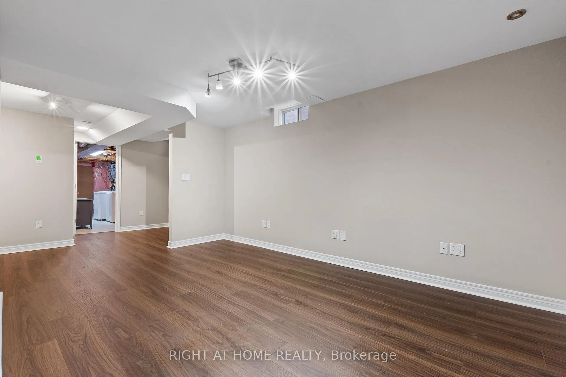 Photo 25 of 1811 Creek Way, Burlington, Uptown — HOMEH