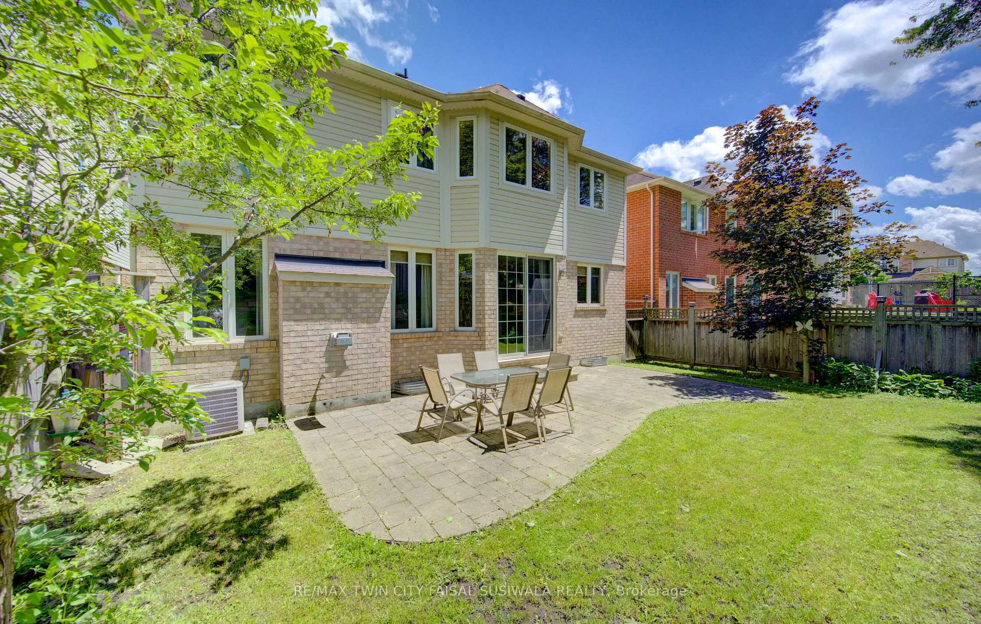 Photo 3 of 184 Fletcher Circle, Cambridge, Silver Heights — HOMEH